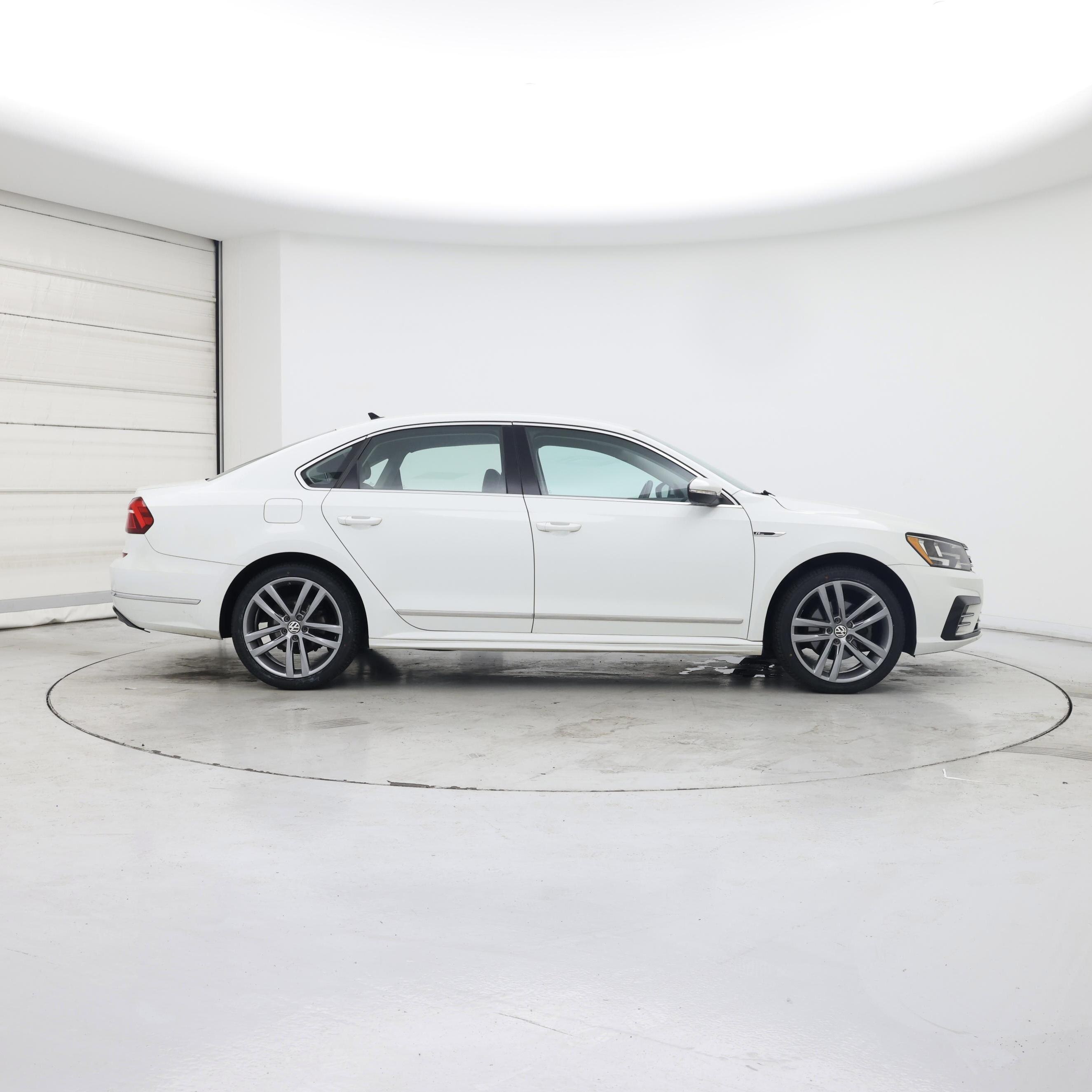 Thumbnail: 2017 Volkswagen Passat - 7