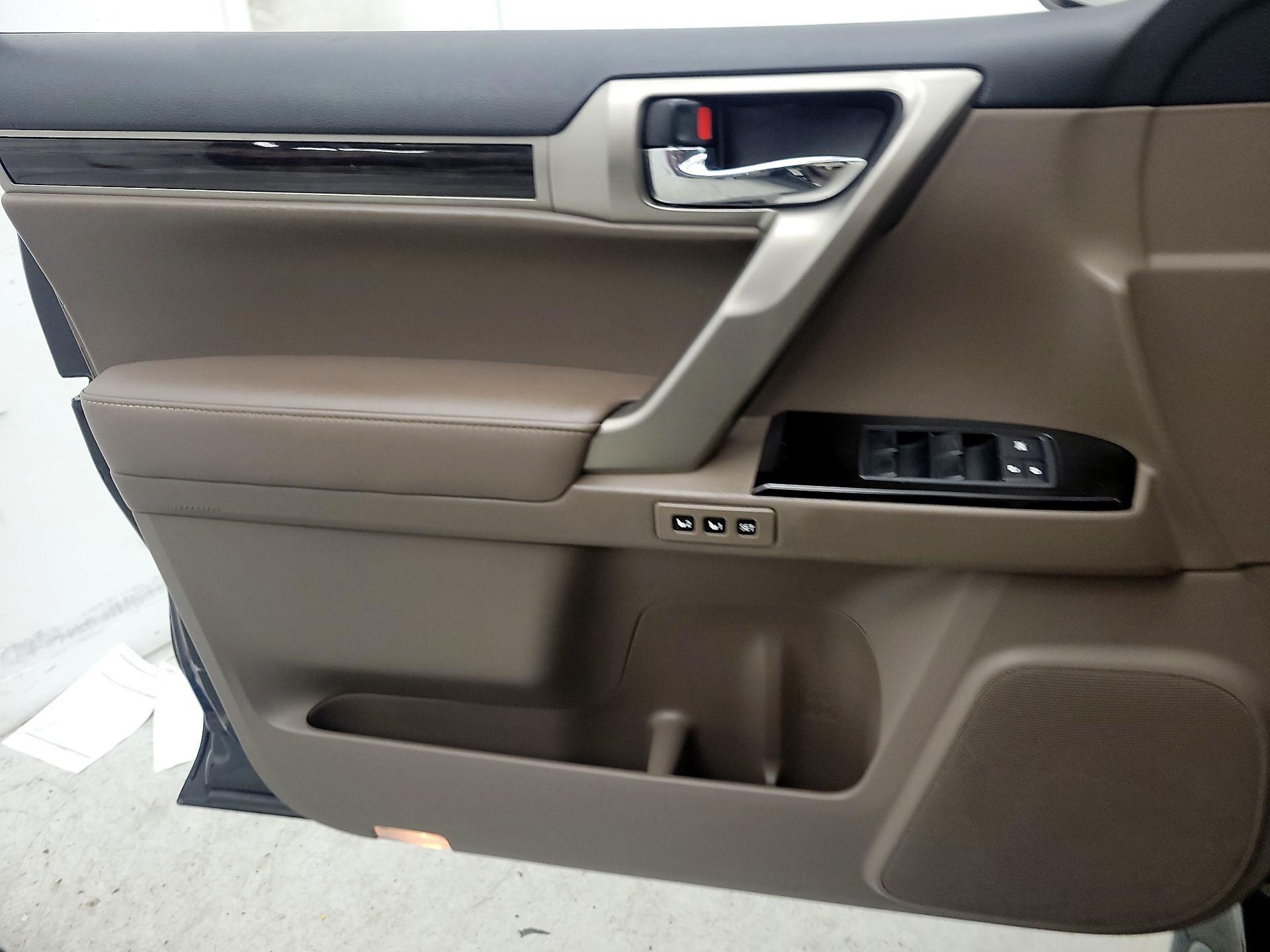 Thumbnail: 2016 Lexus GX - 12