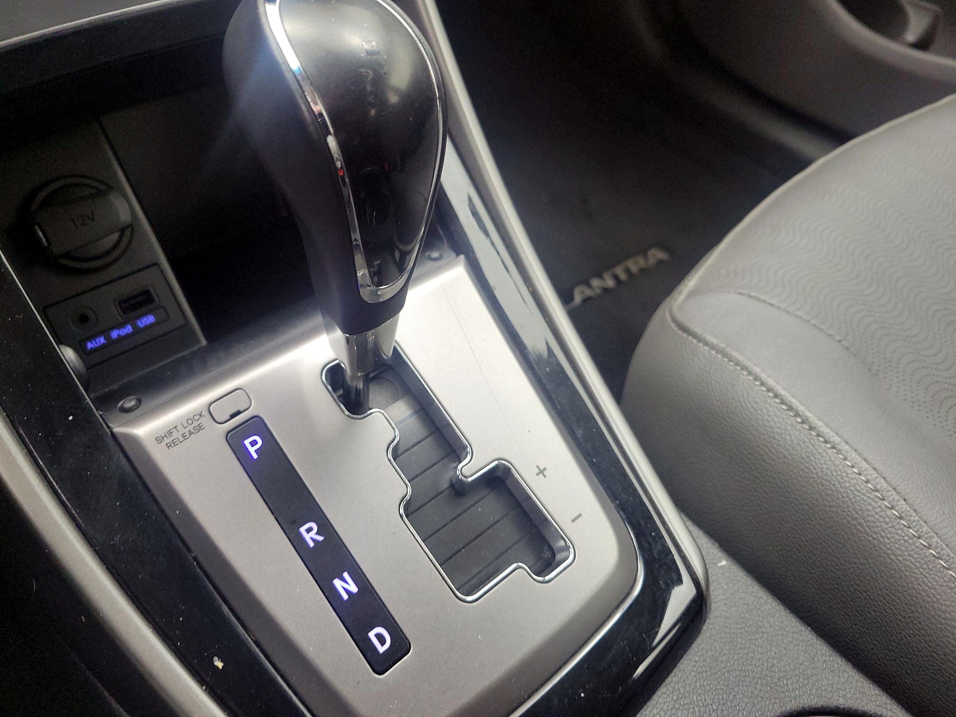 Thumbnail: 2013 Hyundai Elantra - 17