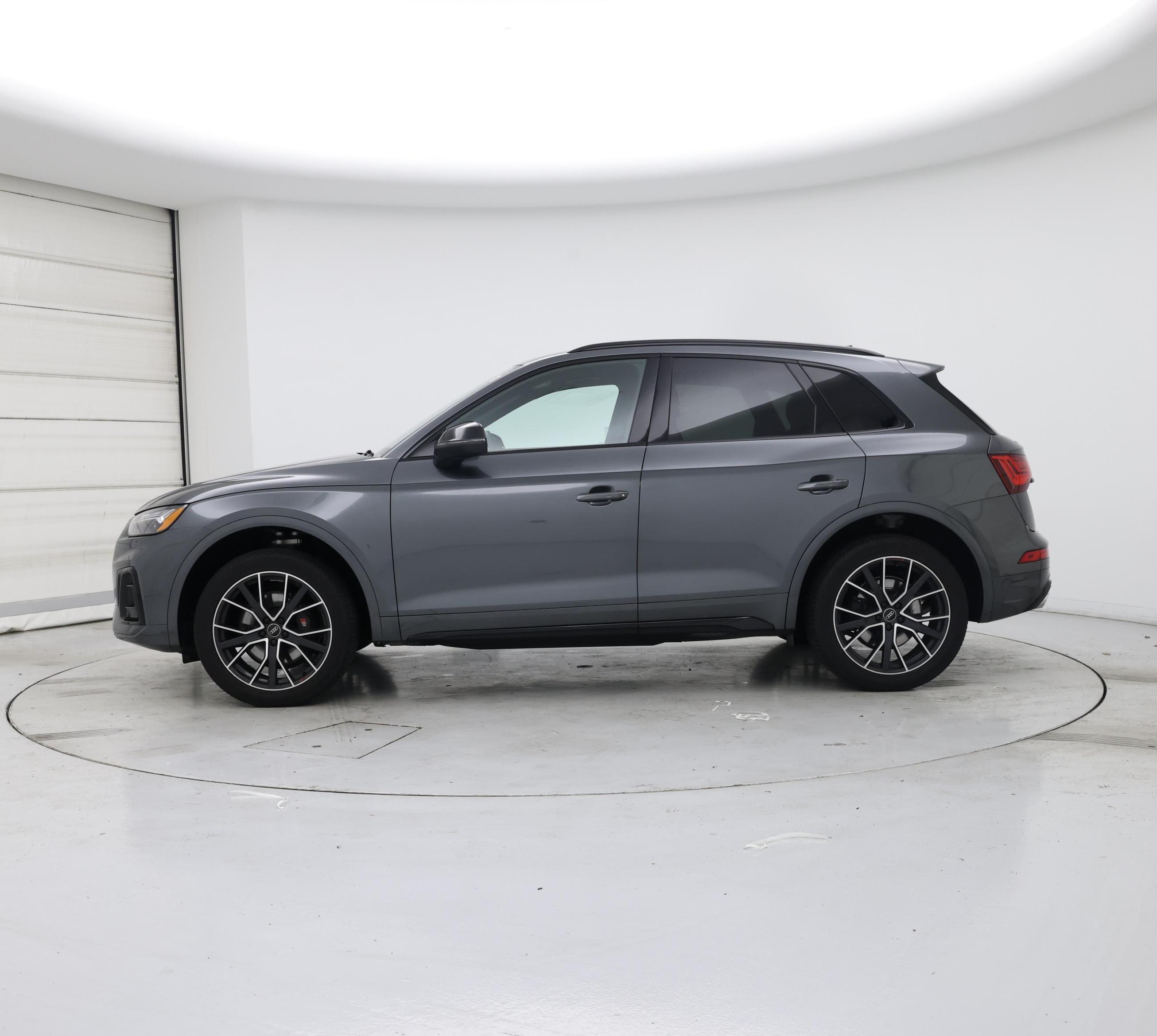 Thumbnail: 2022 Audi SQ5 - 3