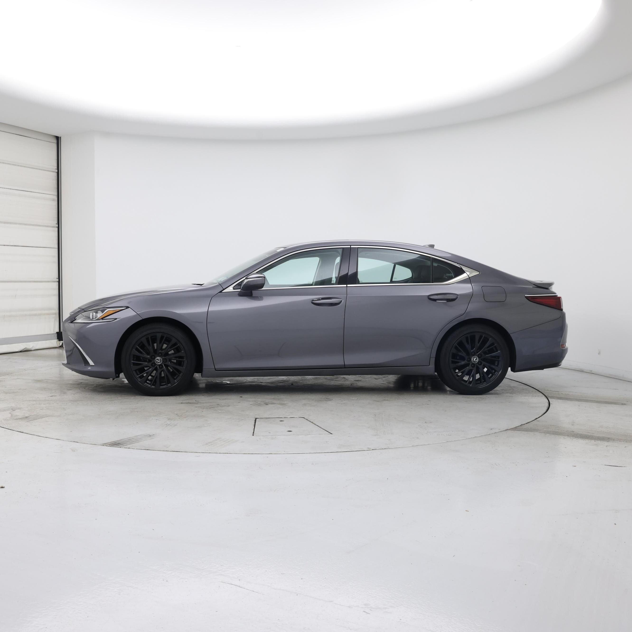 Thumbnail: 2021 Lexus ES - 3