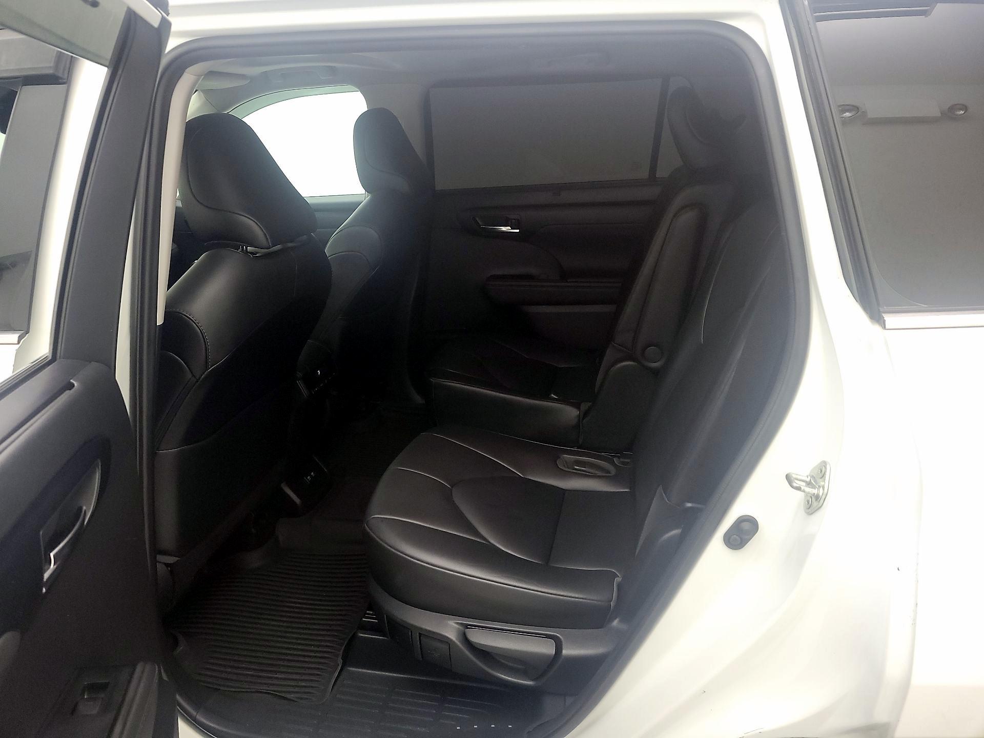 Thumbnail: 2021 Toyota Highlander - 20