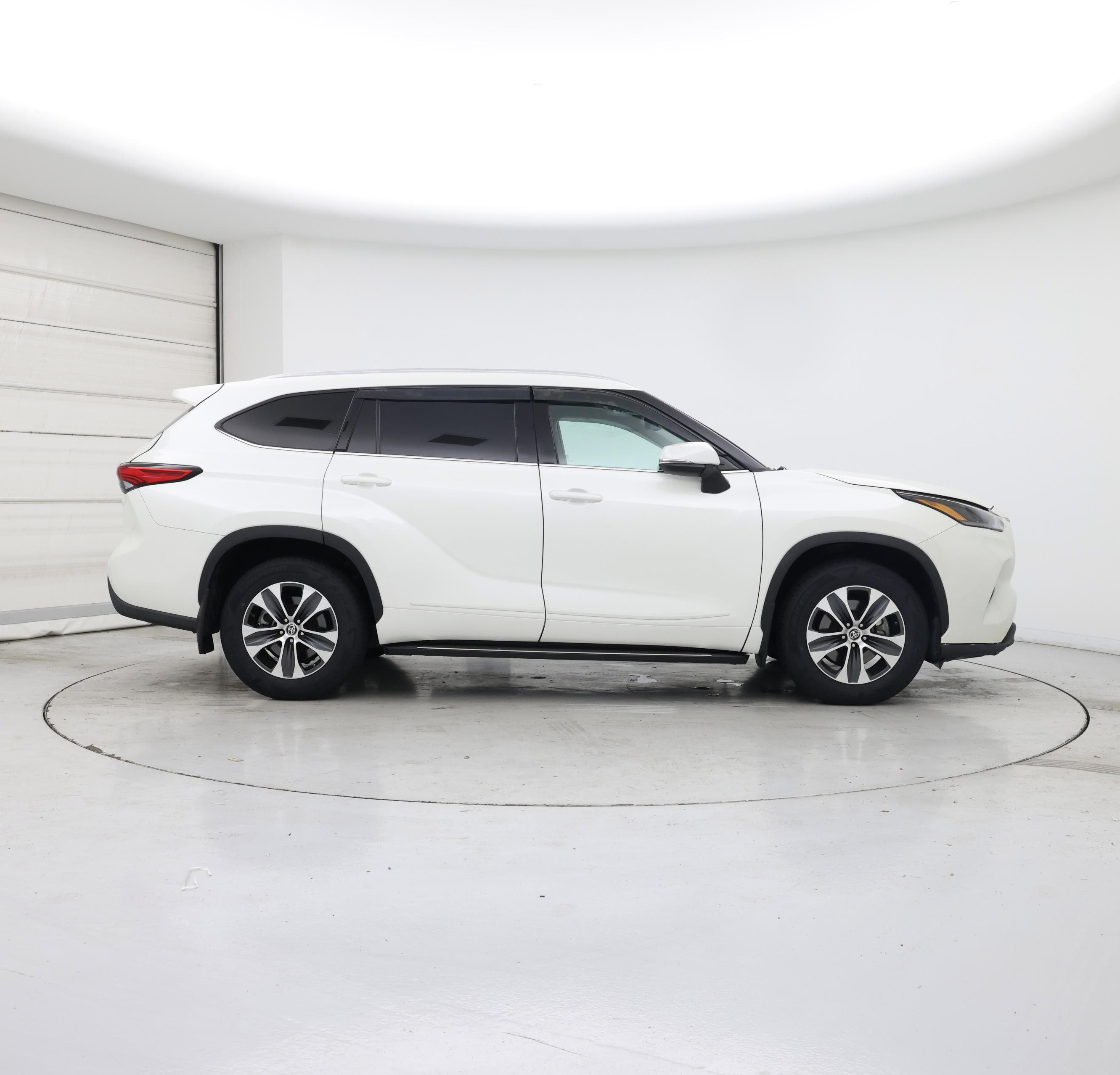 Thumbnail: 2021 Toyota Highlander - 7