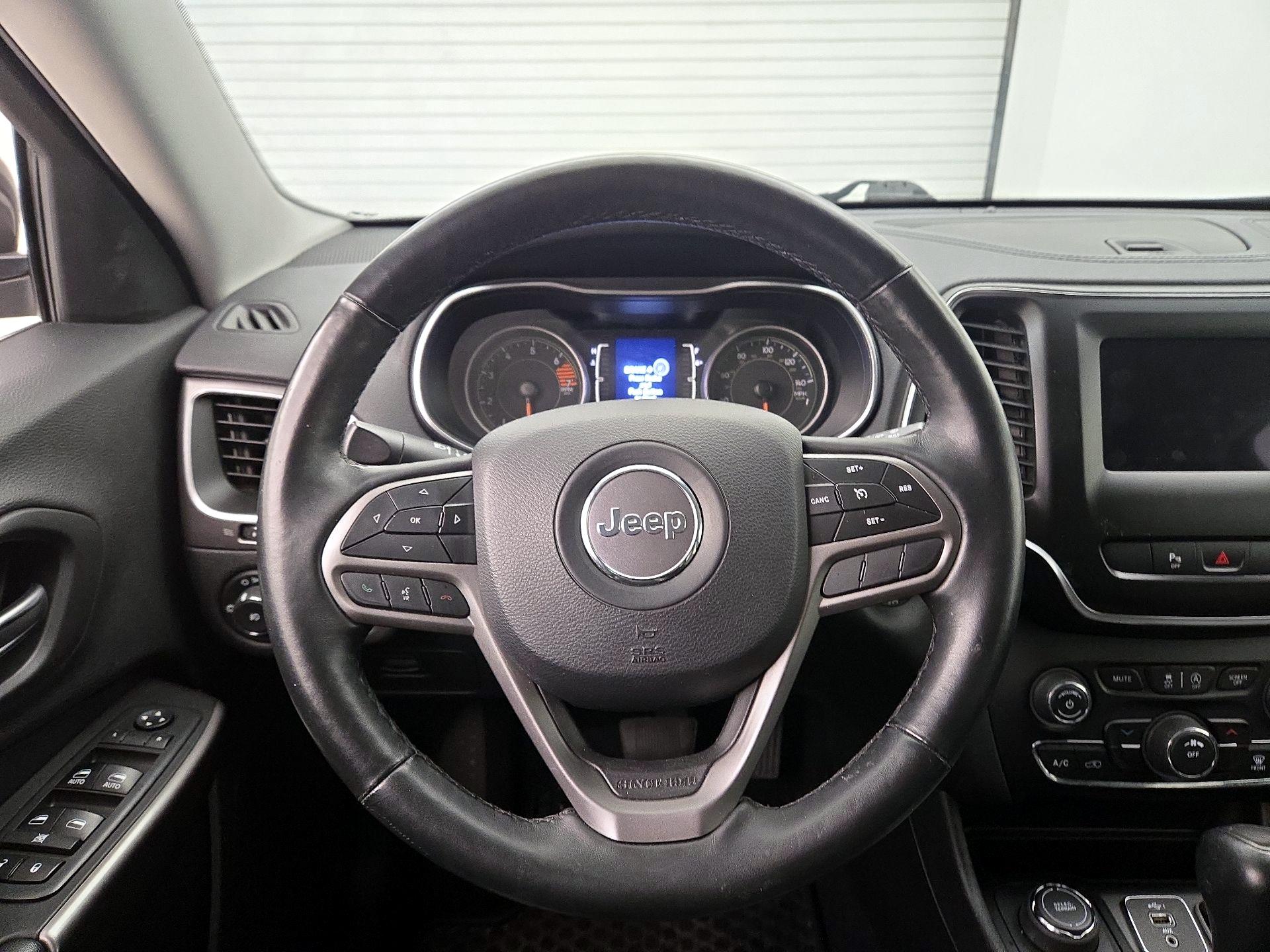 Thumbnail: 2019 Jeep Cherokee - 10
