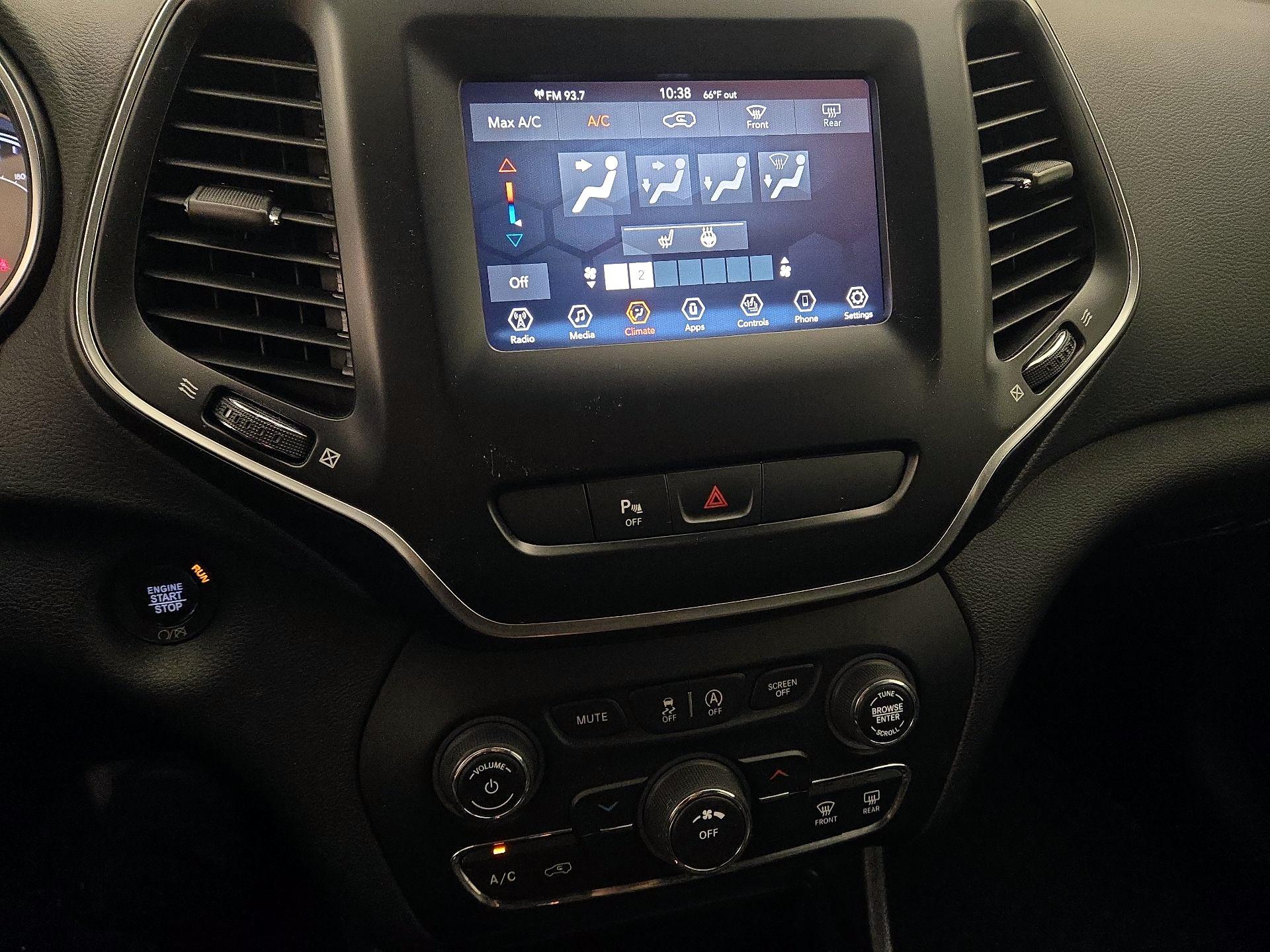 Thumbnail: 2019 Jeep Cherokee - 16