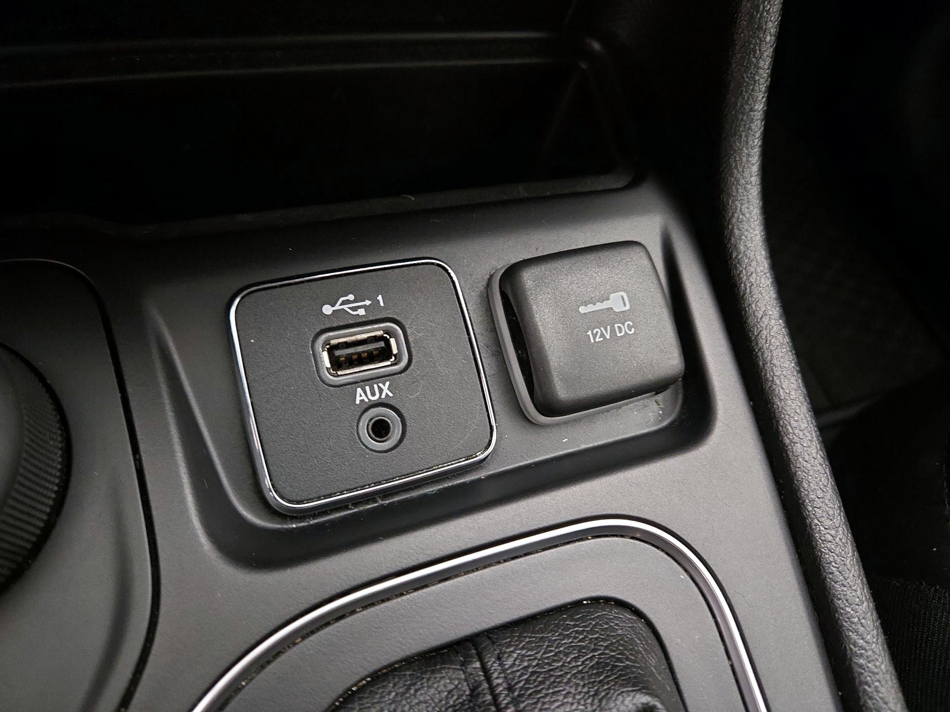Thumbnail: 2019 Jeep Cherokee - 18