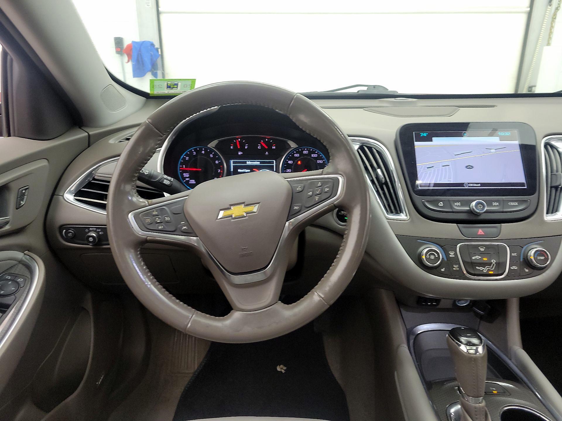 Thumbnail: 2018 Chevrolet Malibu - 10