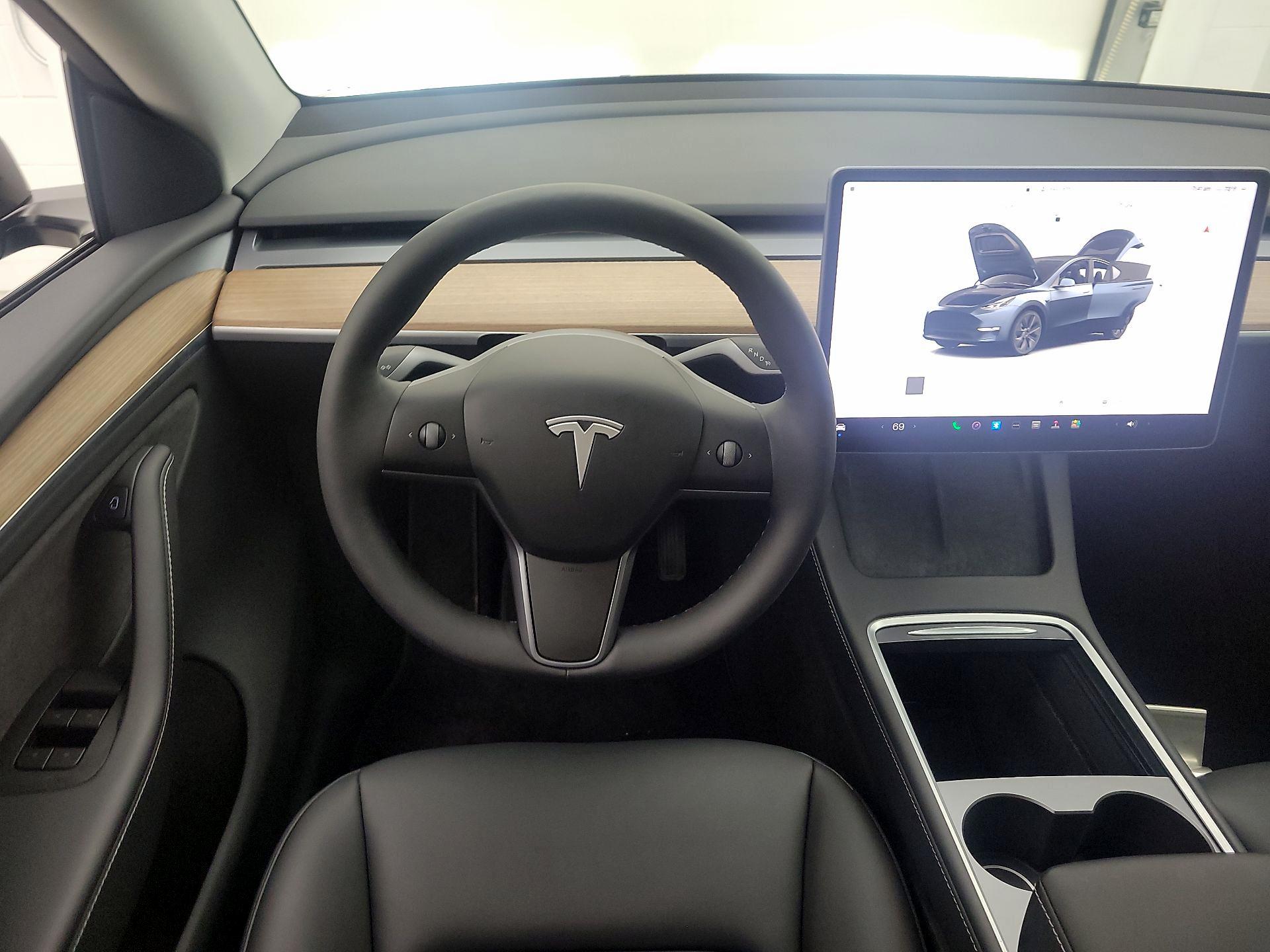 Thumbnail: 2025 Tesla Model Y - 10