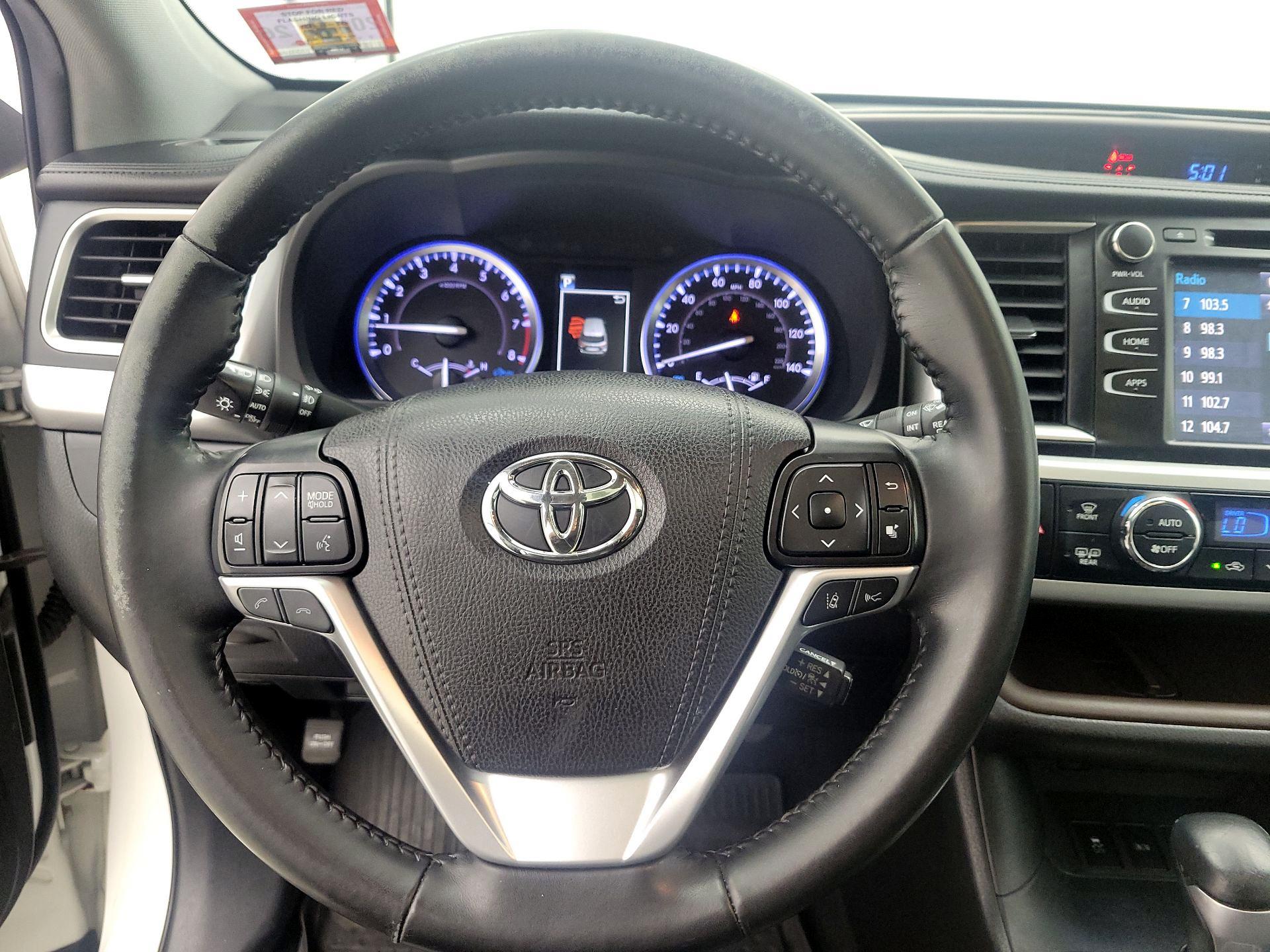 Thumbnail: 2019 Toyota Highlander - 10