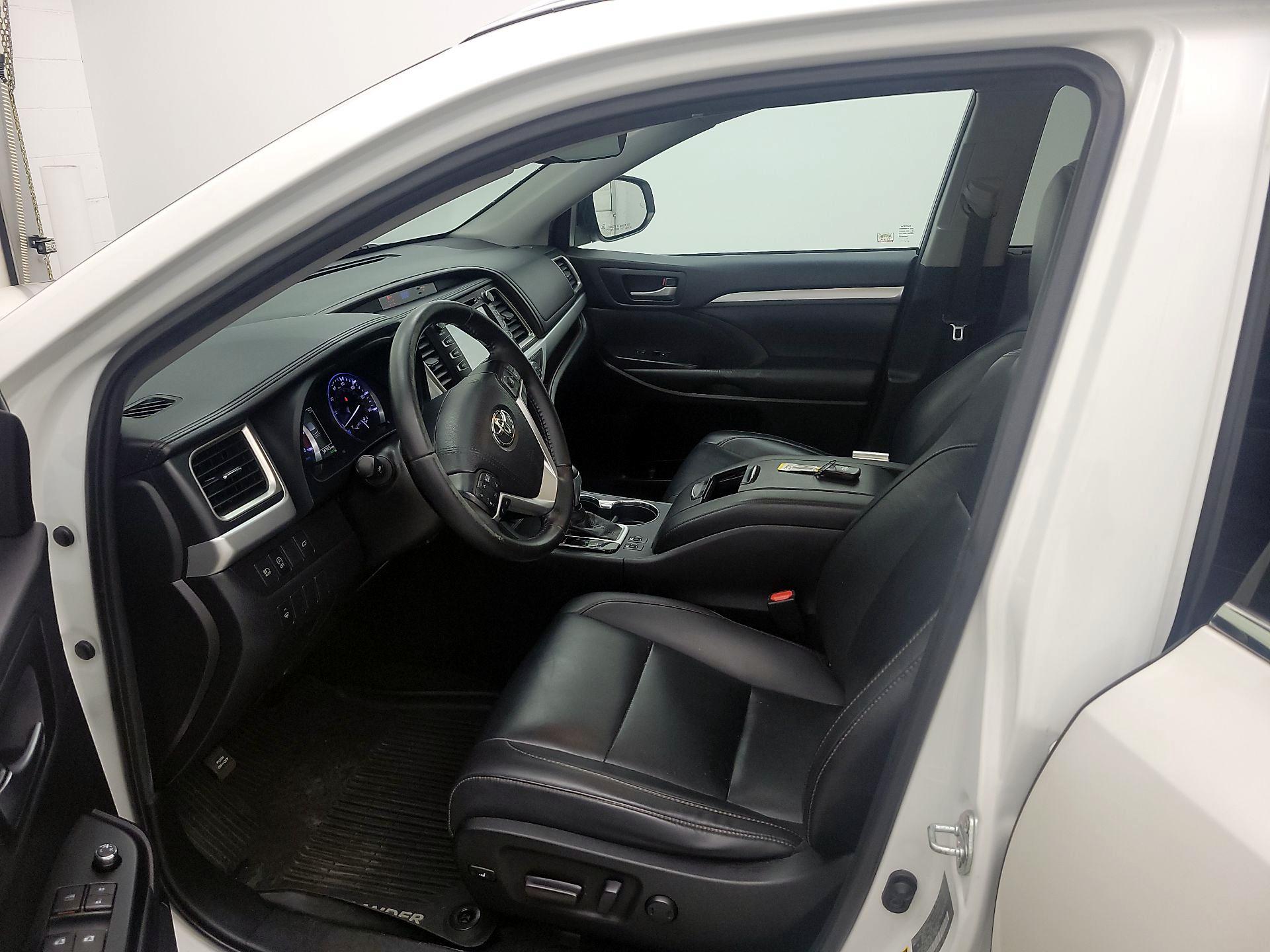 Thumbnail: 2019 Toyota Highlander - 11