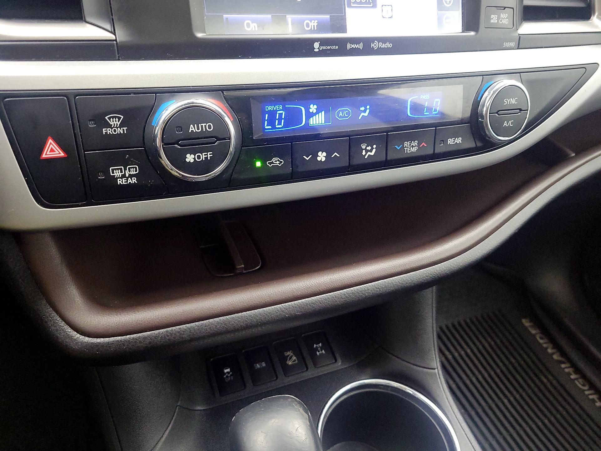 Thumbnail: 2019 Toyota Highlander - 16