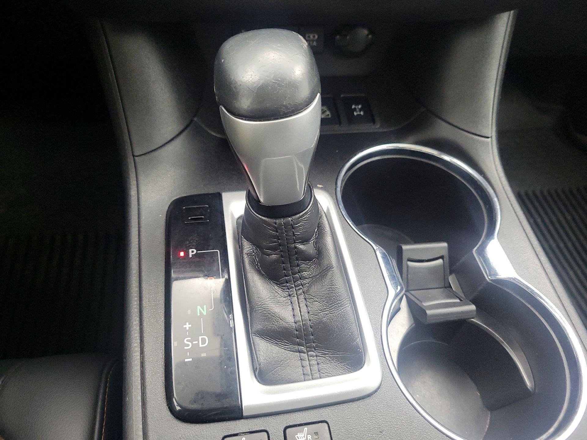 Thumbnail: 2019 Toyota Highlander - 17