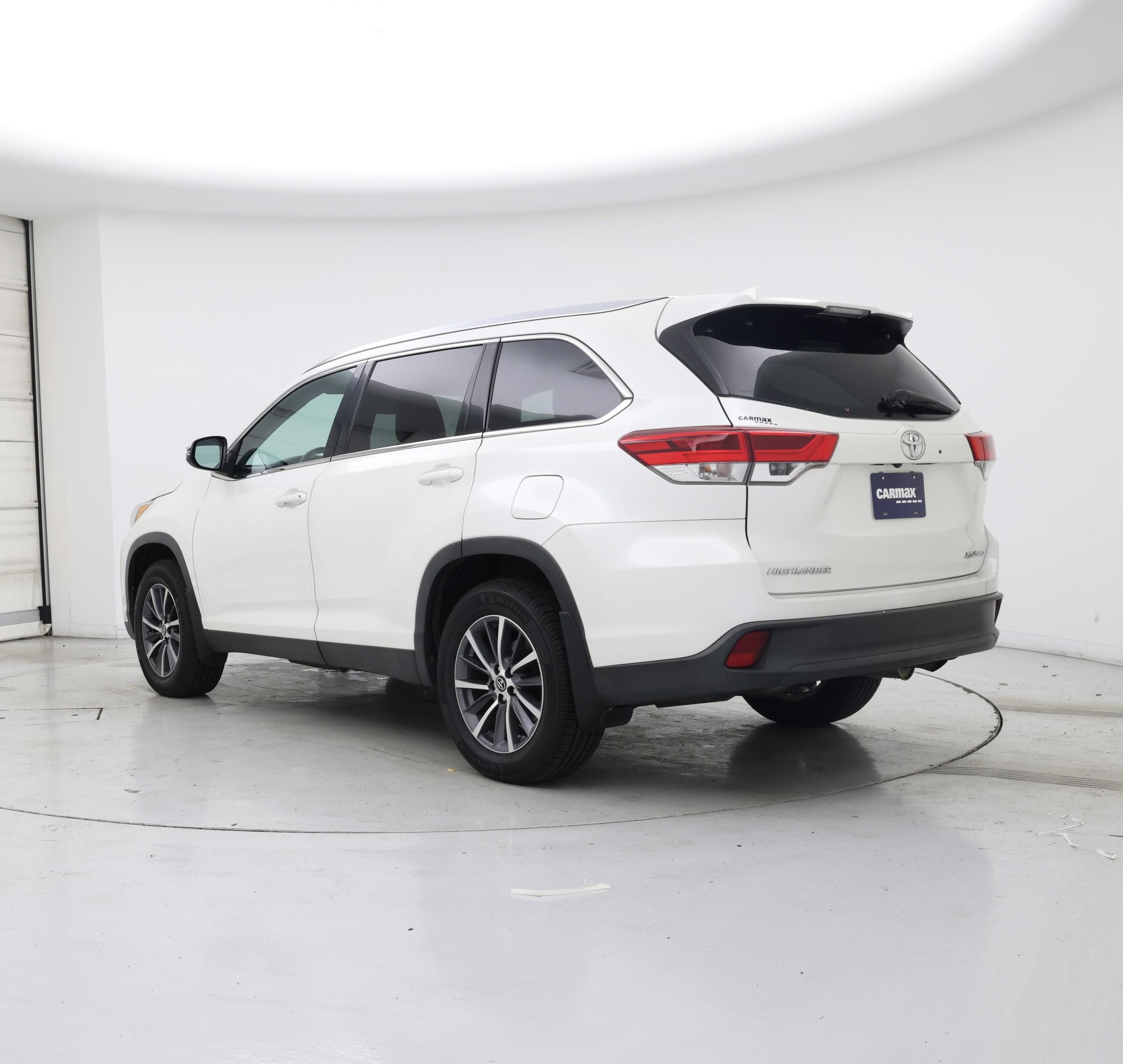 Thumbnail: 2019 Toyota Highlander - 2
