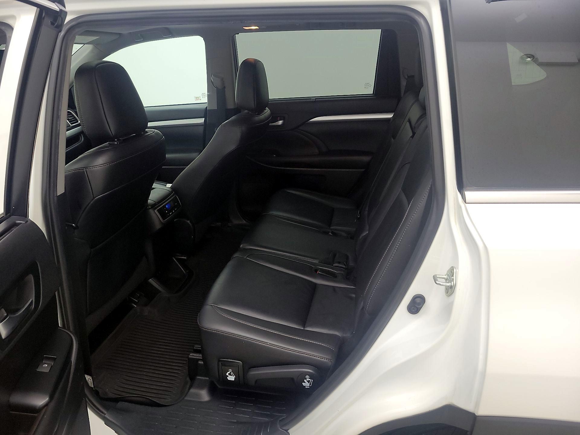 Thumbnail: 2019 Toyota Highlander - 20
