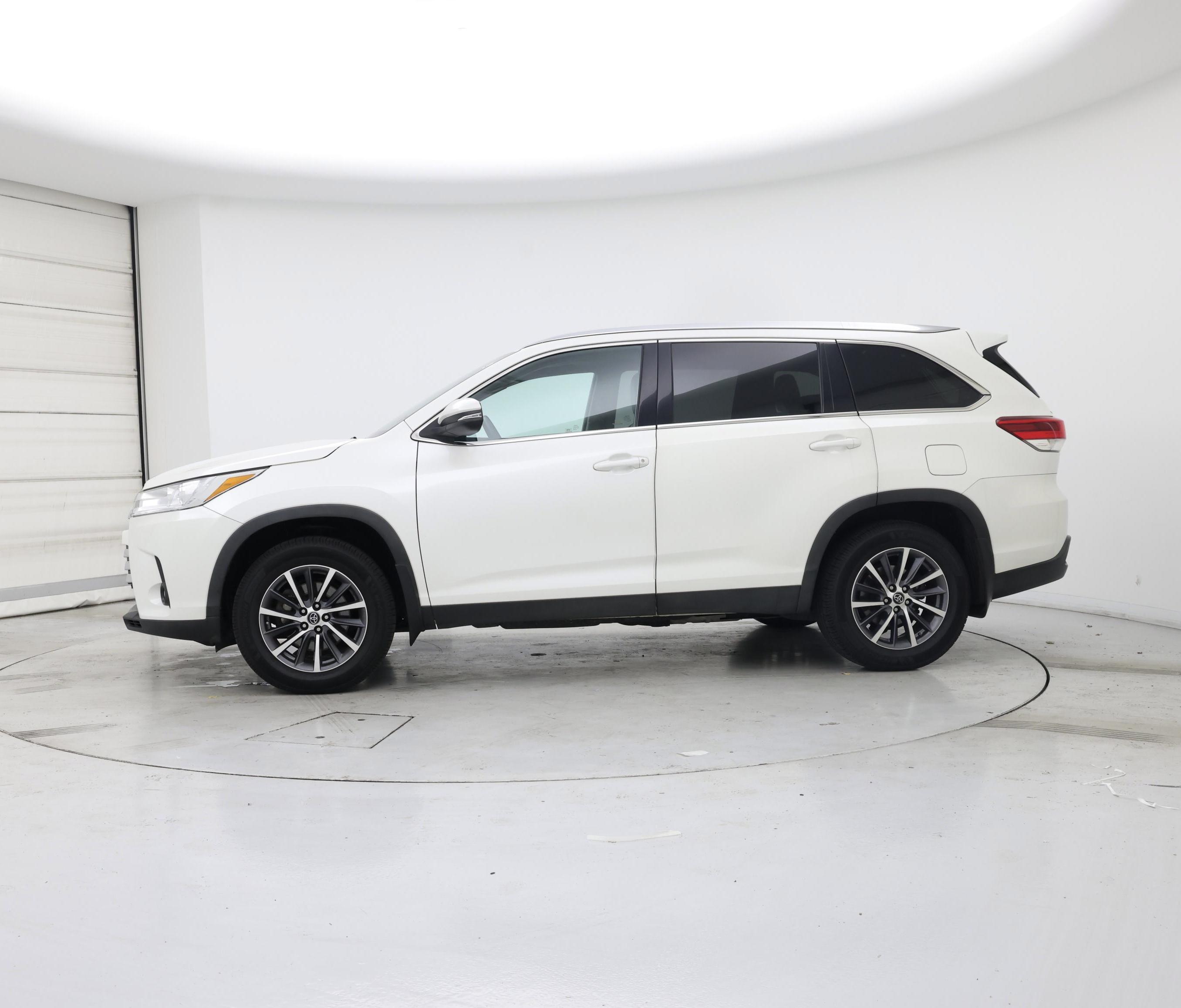 Thumbnail: 2019 Toyota Highlander - 3