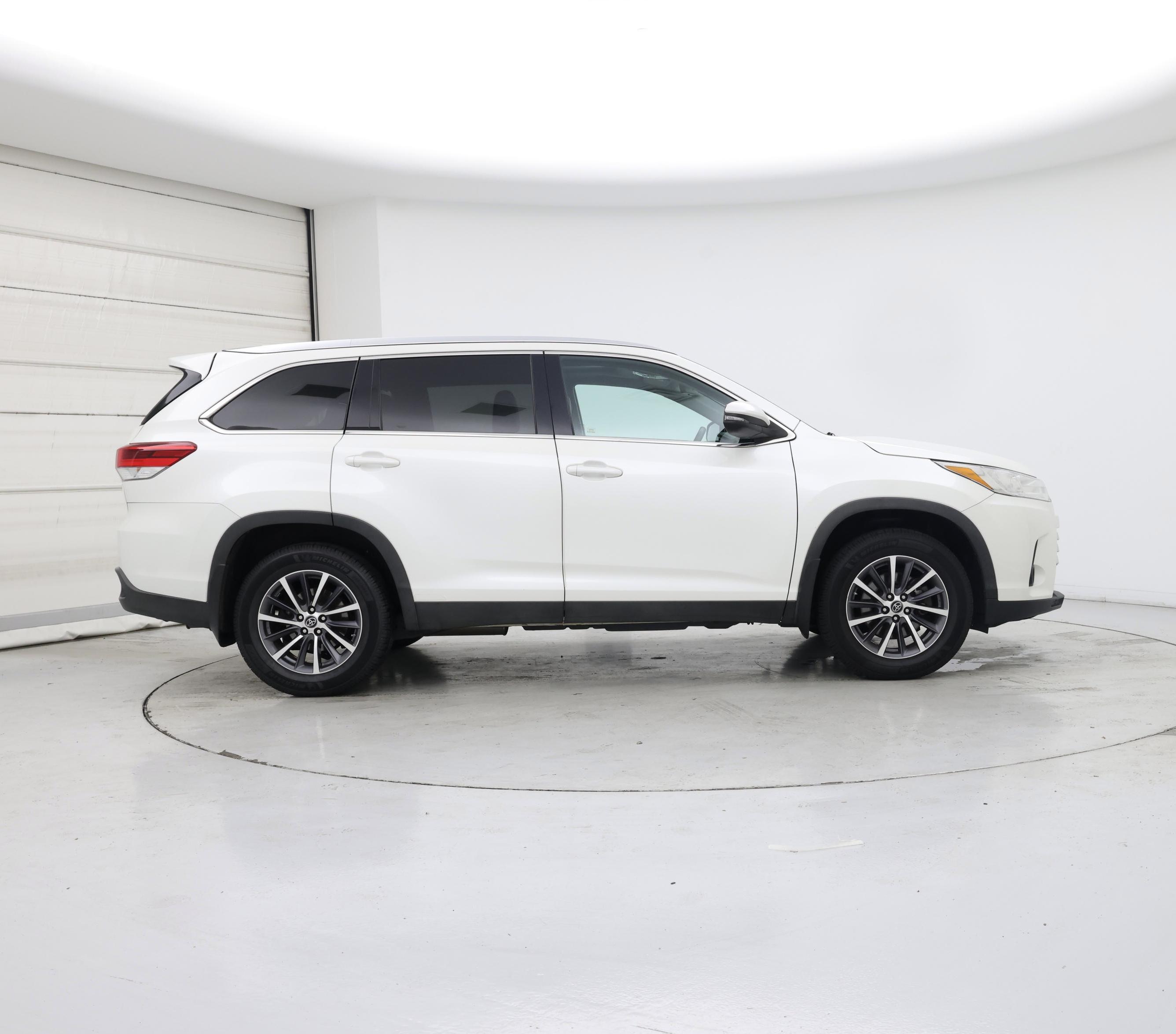 Thumbnail: 2019 Toyota Highlander - 7