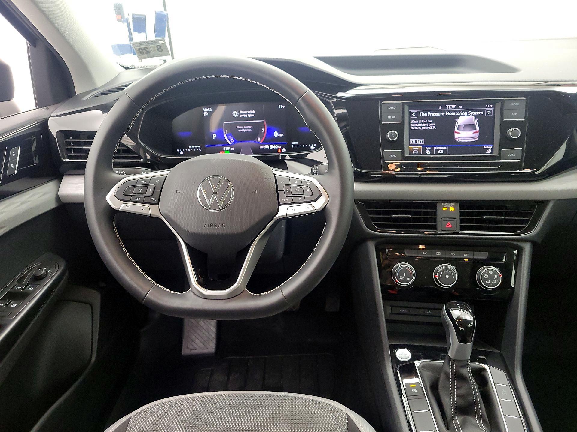 Thumbnail: 2024 Volkswagen Taos - 10