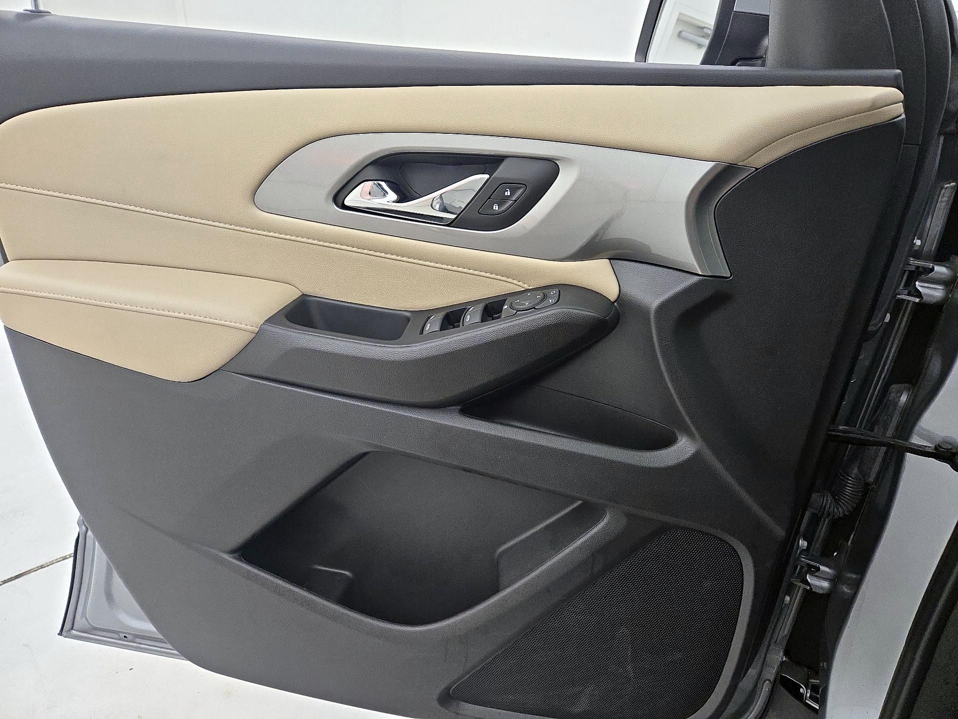 Thumbnail: 2023 Chevrolet Traverse - 12