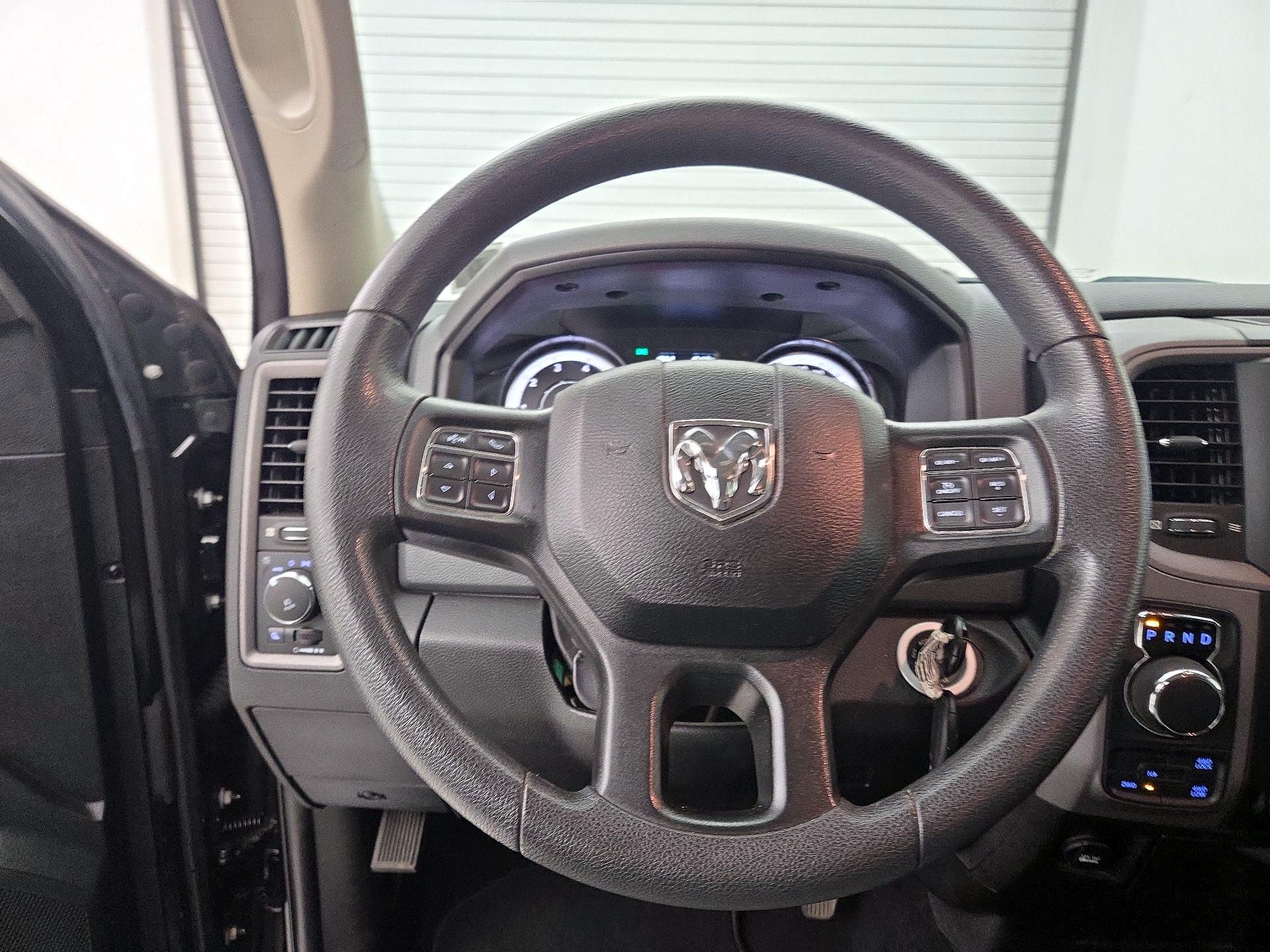 Thumbnail: 2019 RAM 1500 Classic - 10