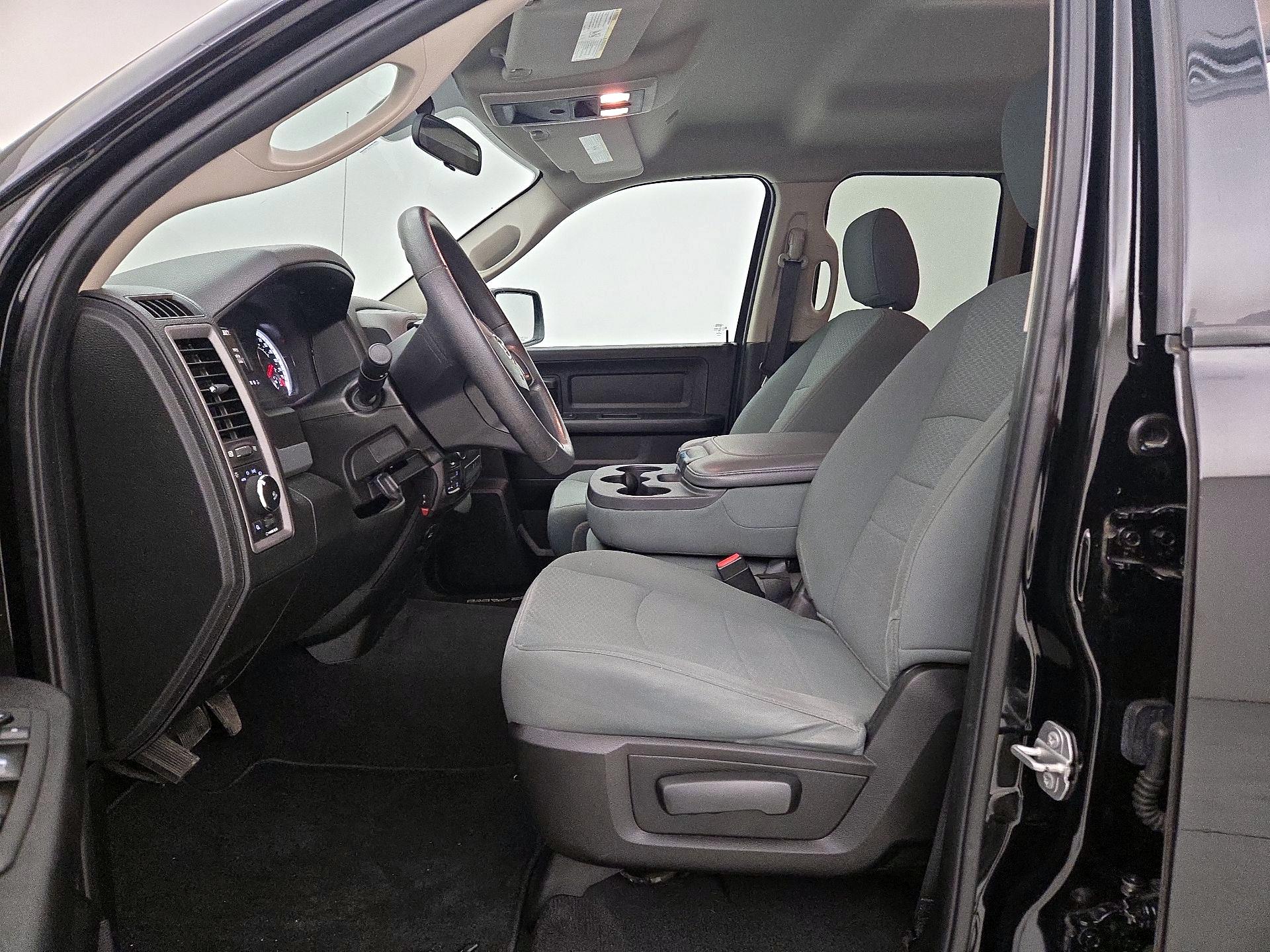 Thumbnail: 2019 RAM 1500 Classic - 11