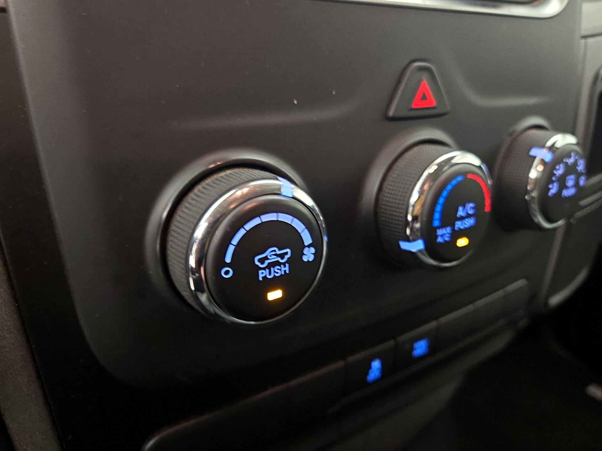Thumbnail: 2019 RAM 1500 Classic - 16