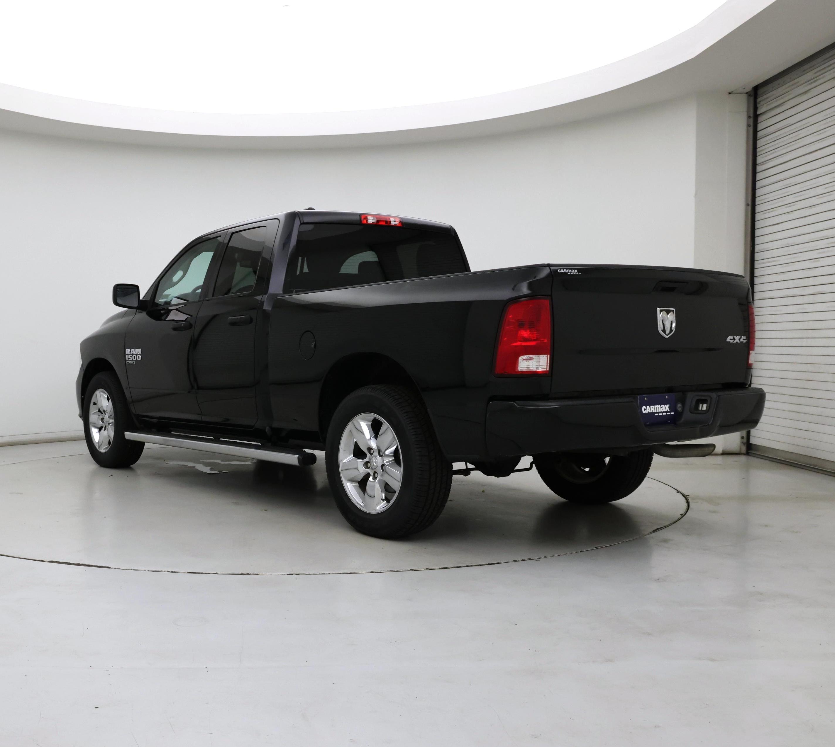 Thumbnail: 2019 RAM 1500 Classic - 2