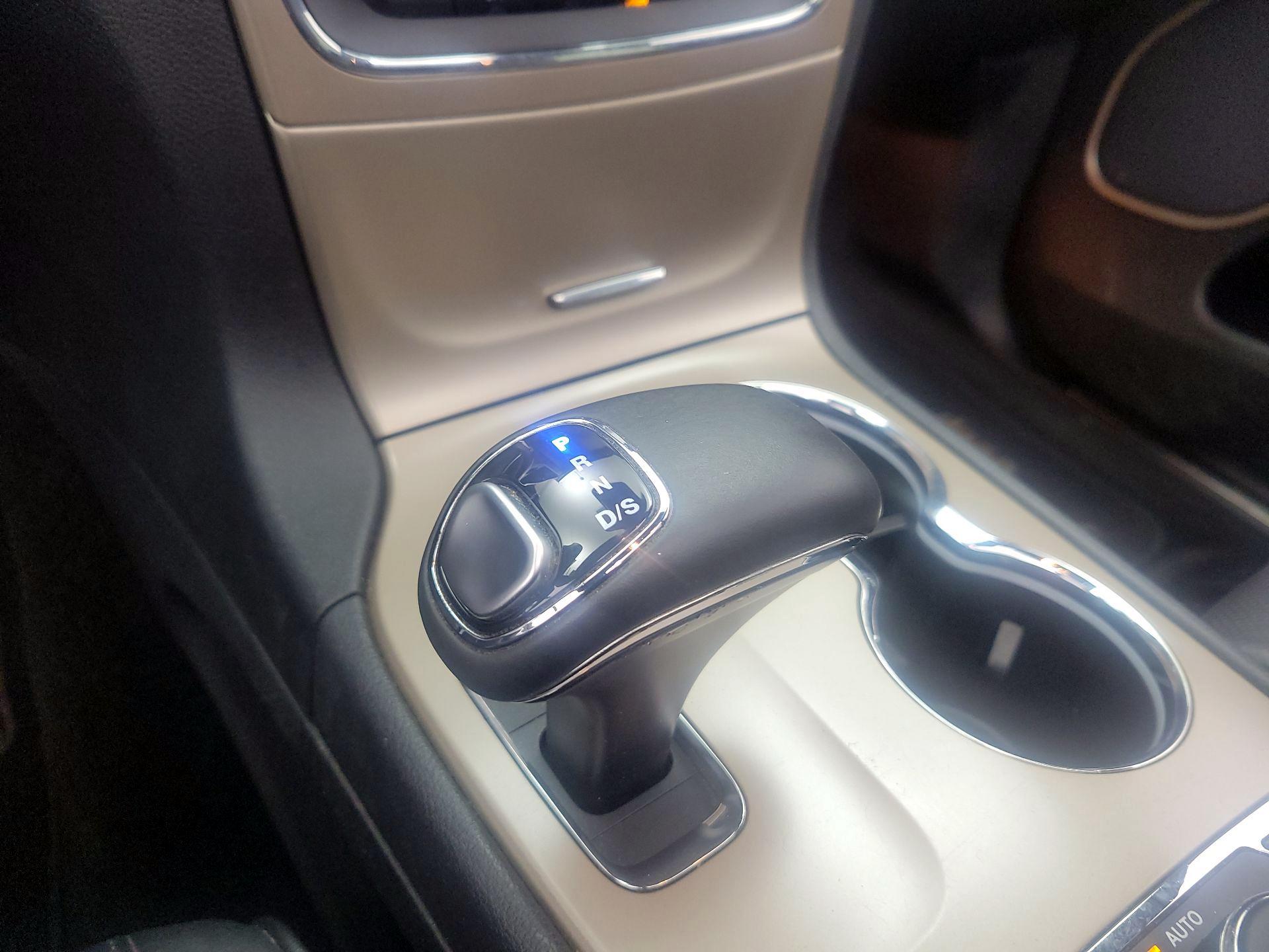 Thumbnail: 2014 Jeep Grand Cherokee - 17