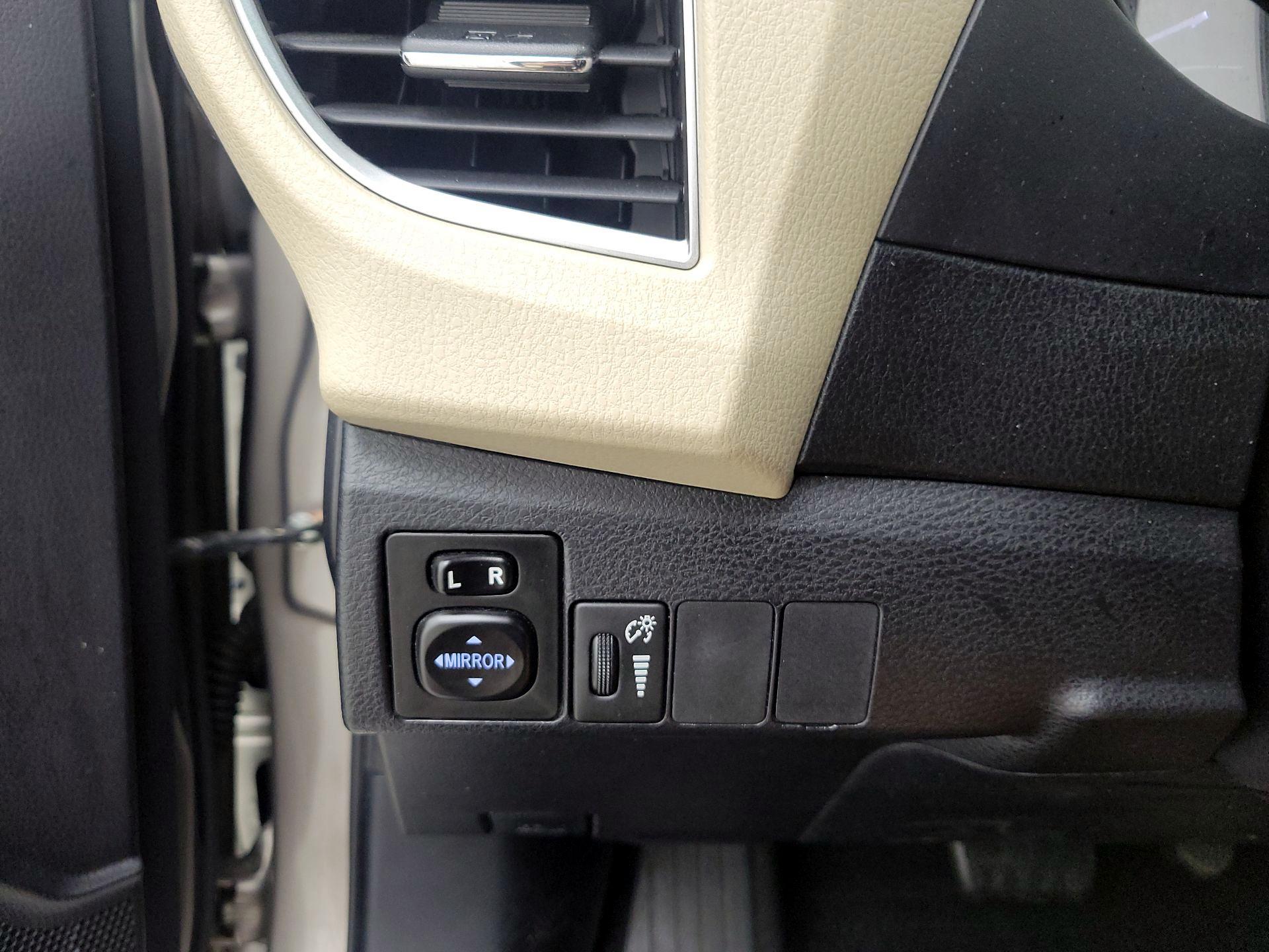 Thumbnail: 2015 Toyota Corolla - 13