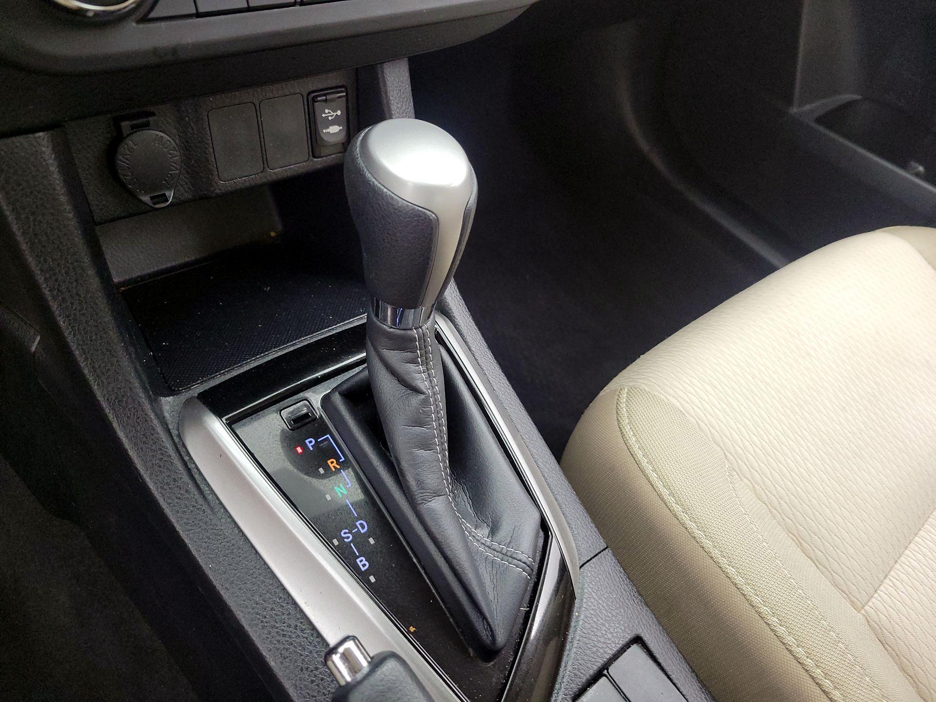 Thumbnail: 2015 Toyota Corolla - 17