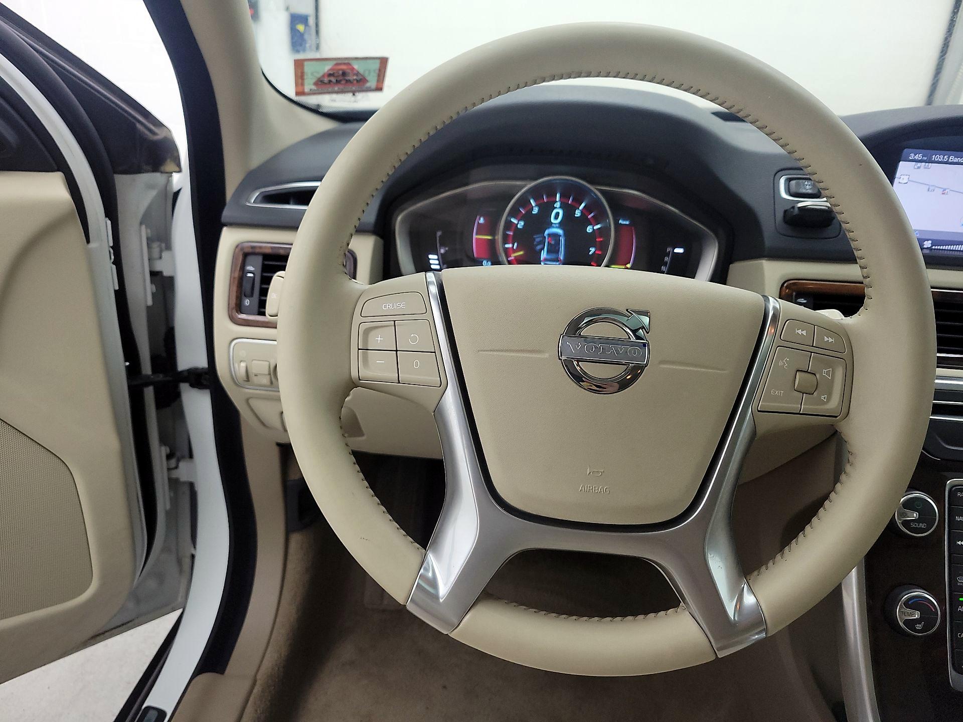 Thumbnail: 2015 Volvo XC70 - 10