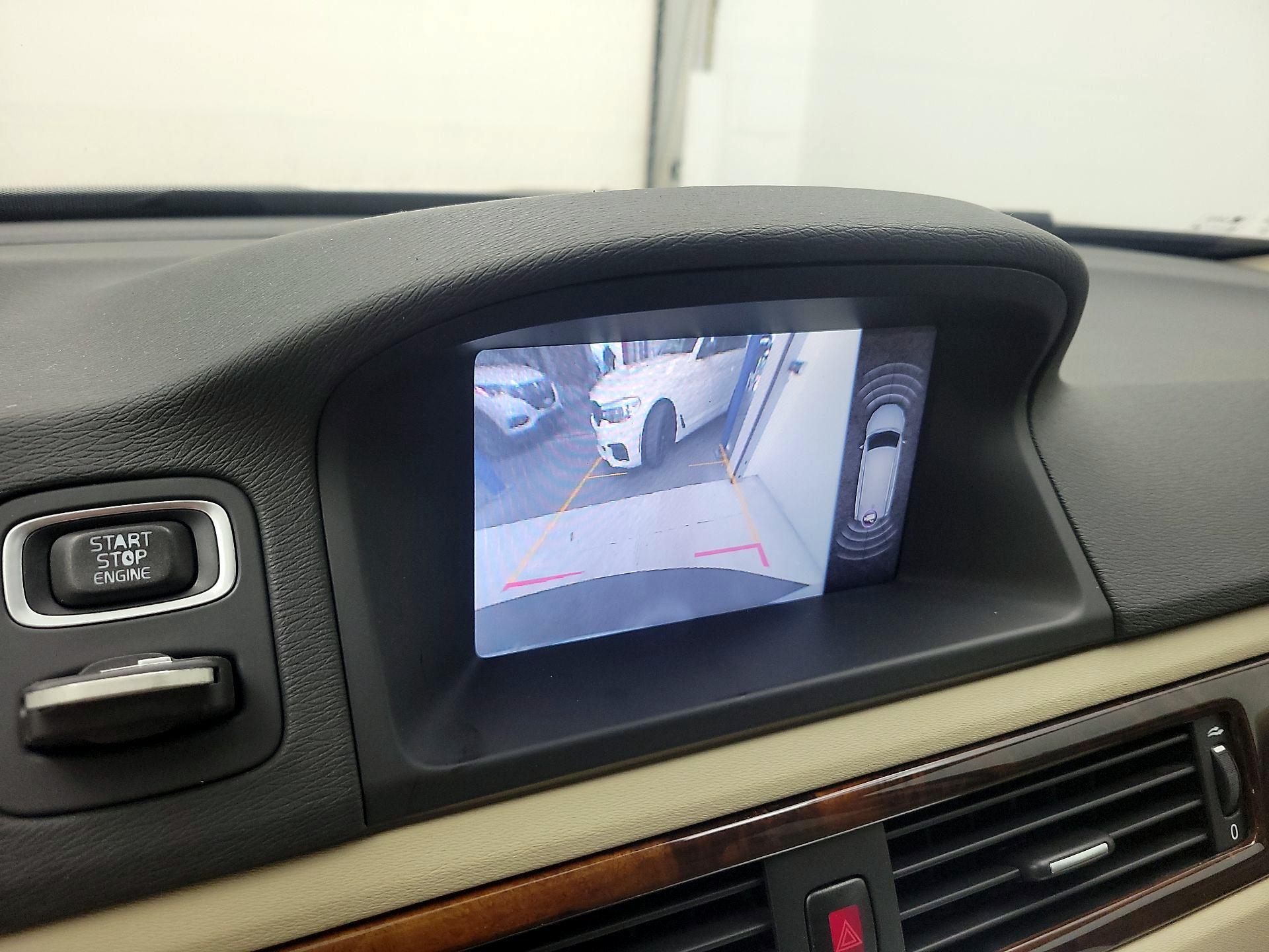 Thumbnail: 2015 Volvo XC70 - 15