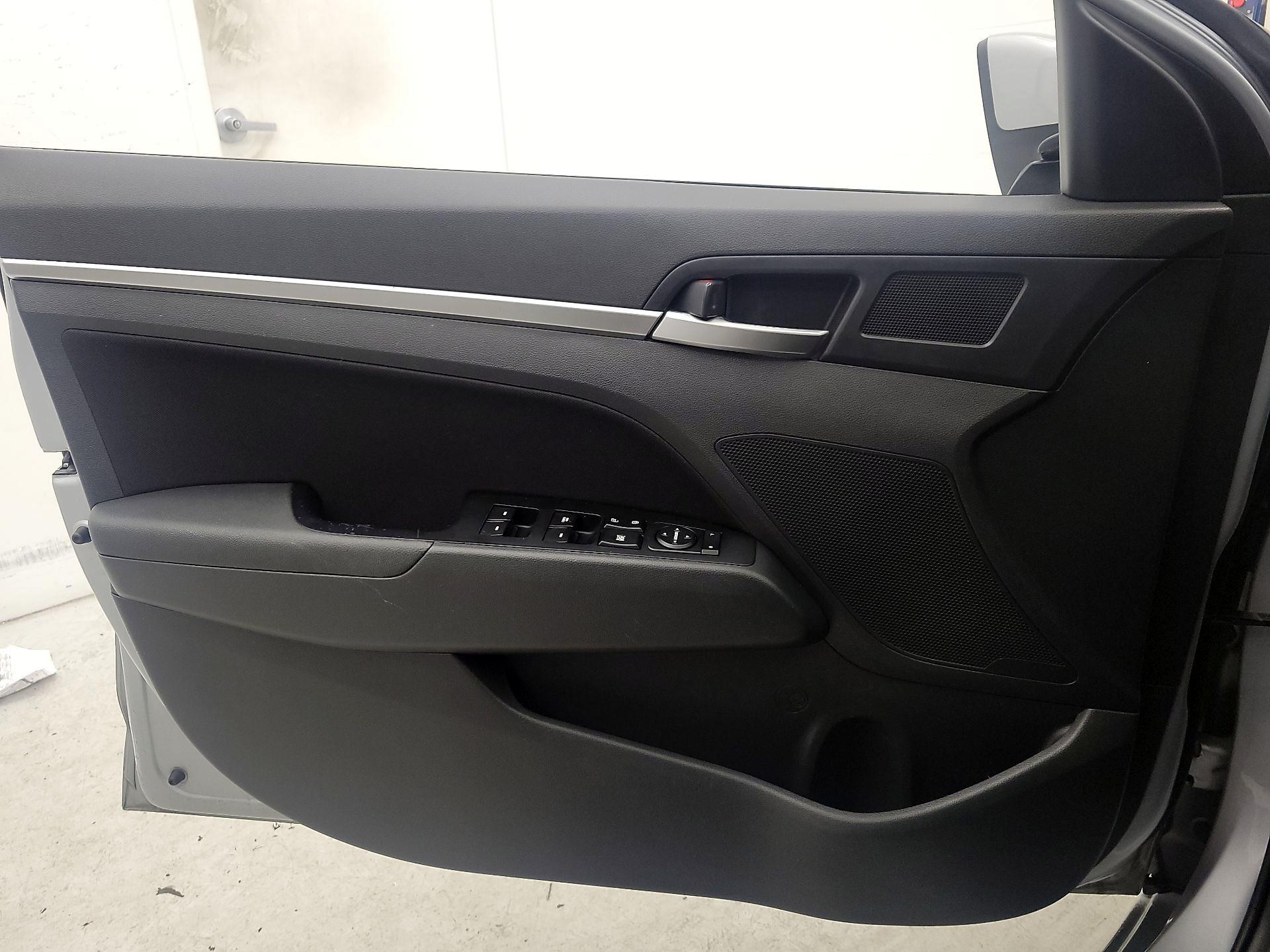 Thumbnail: 2020 Hyundai Elantra - 12