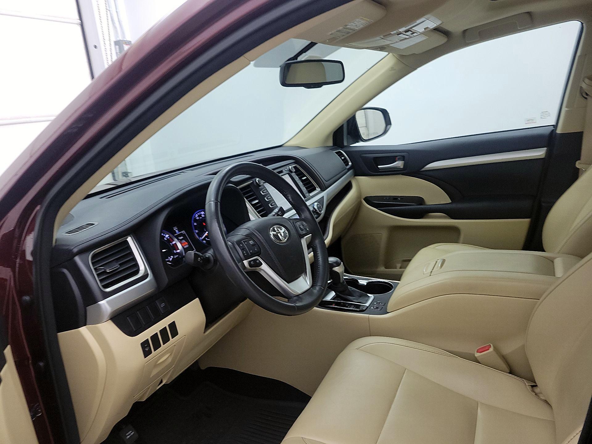 Thumbnail: 2014 Toyota Highlander - 11