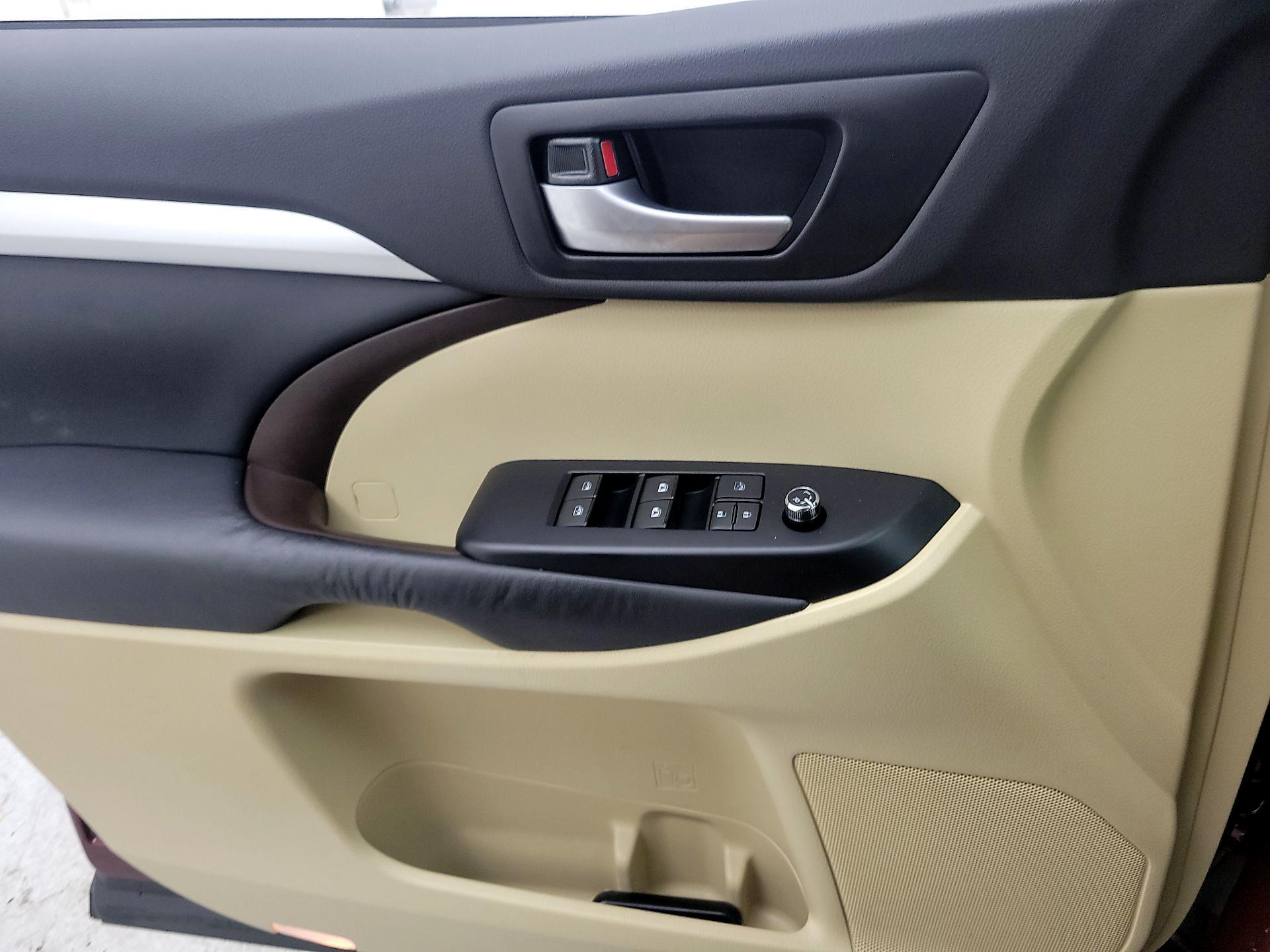 Thumbnail: 2014 Toyota Highlander - 12