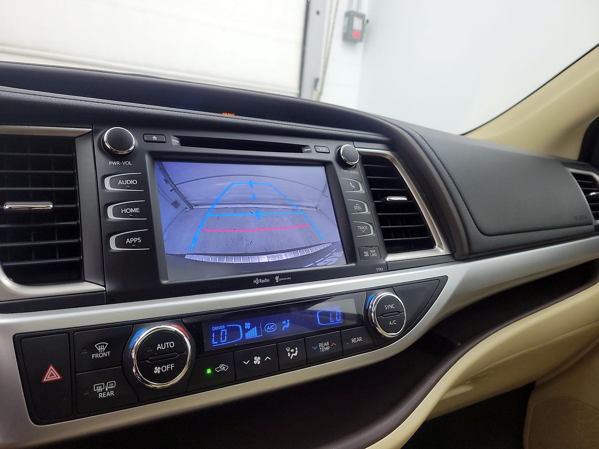Thumbnail: 2014 Toyota Highlander - 14
