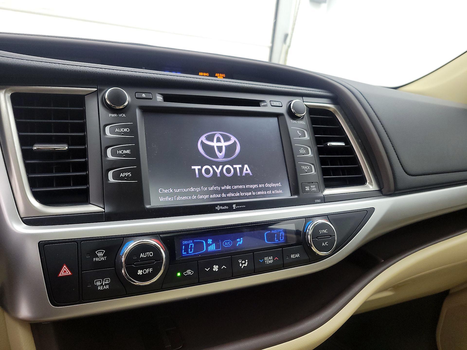 Thumbnail: 2014 Toyota Highlander - 16