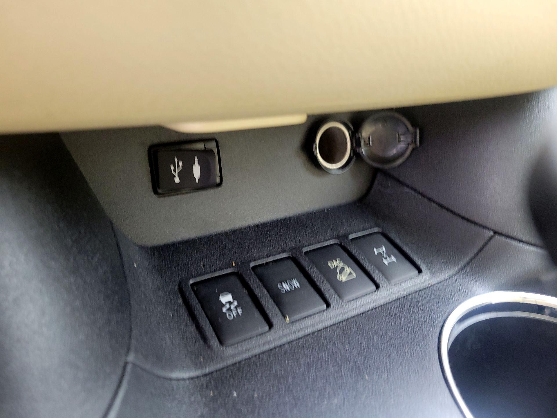 Thumbnail: 2014 Toyota Highlander - 18