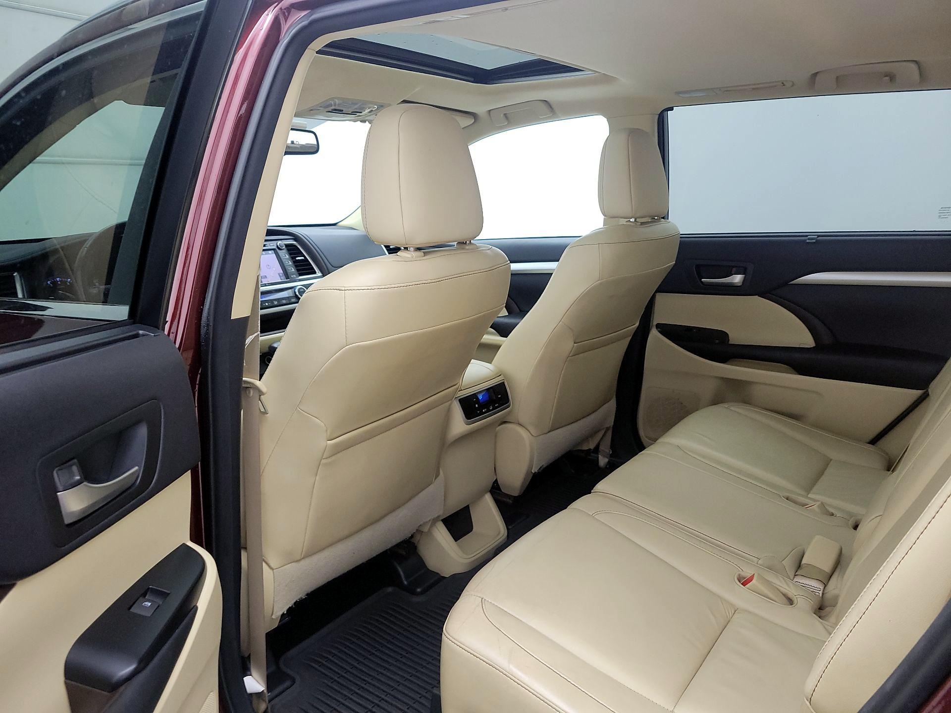 Thumbnail: 2014 Toyota Highlander - 20