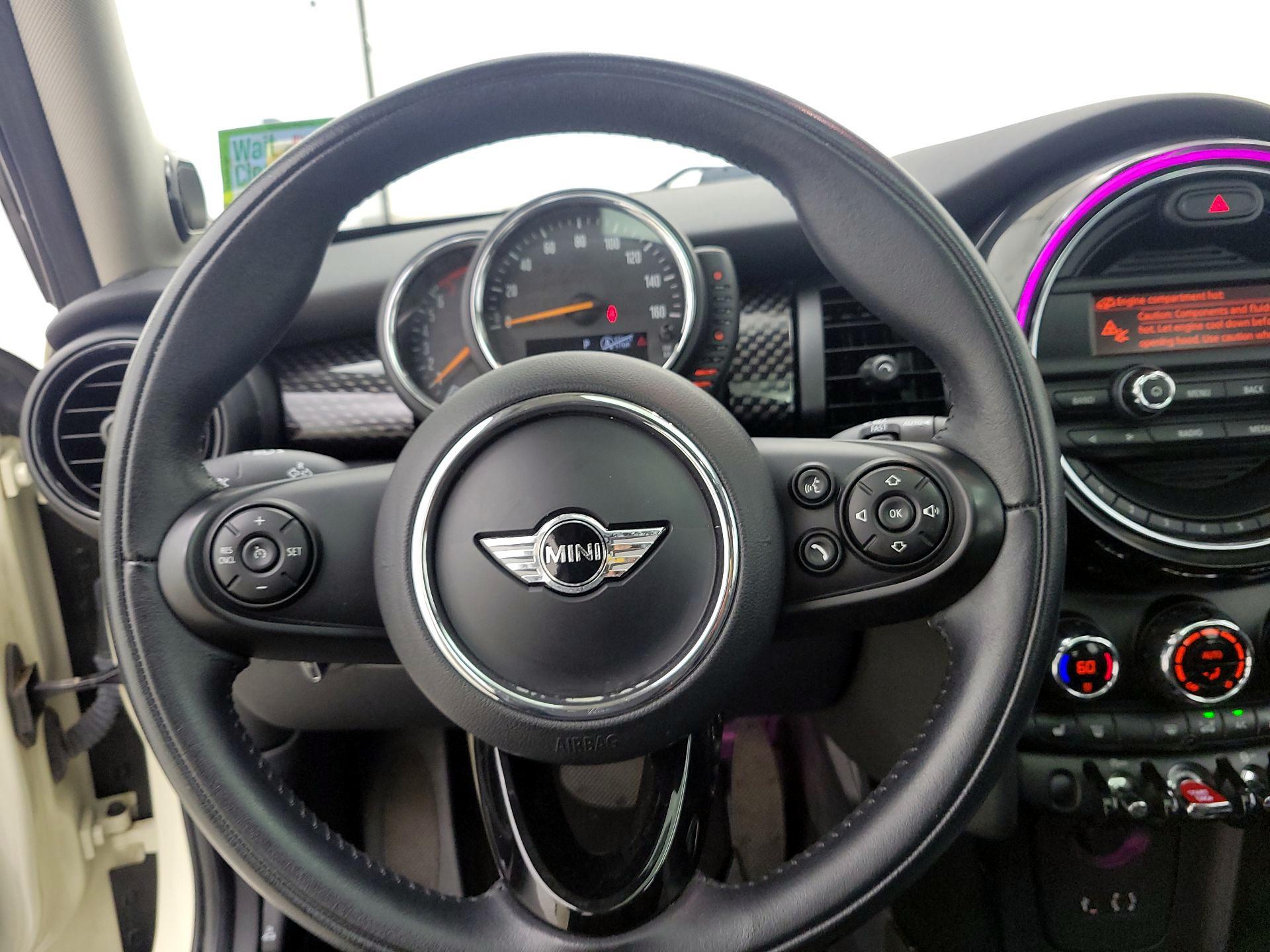Thumbnail: 2016 MINI Cooper Hardtop - 10
