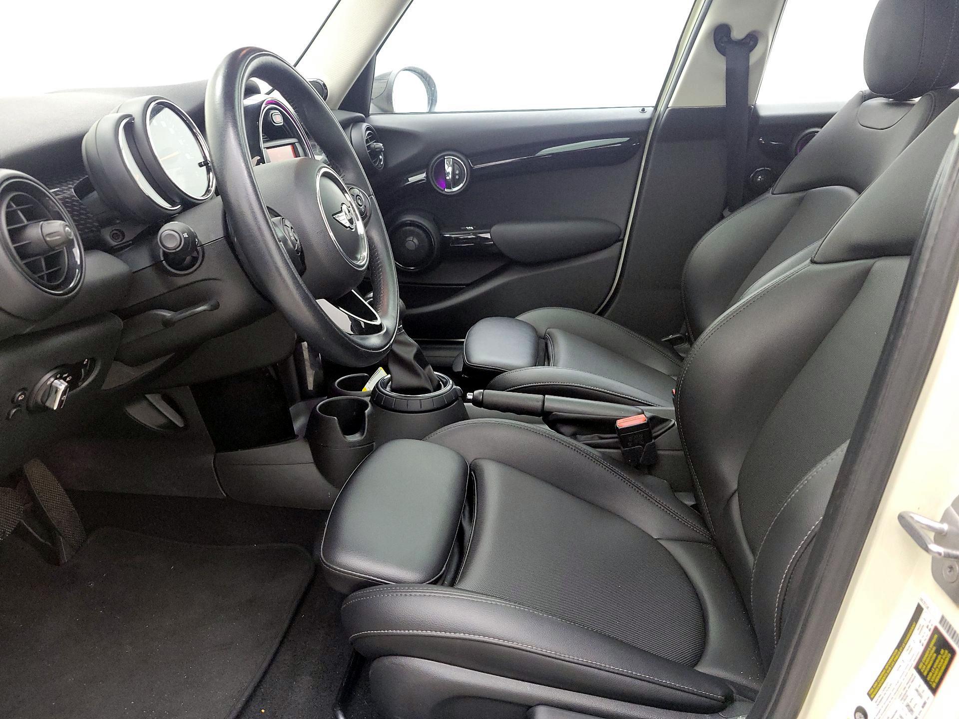 Thumbnail: 2016 MINI Cooper Hardtop - 11