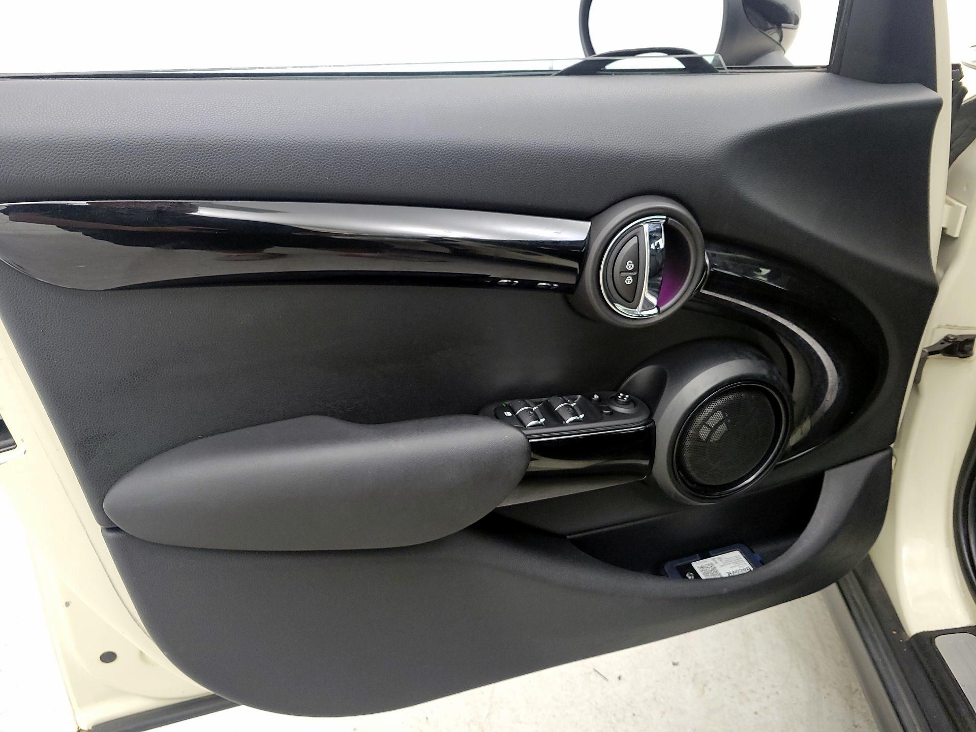 Thumbnail: 2016 MINI Cooper Hardtop - 12