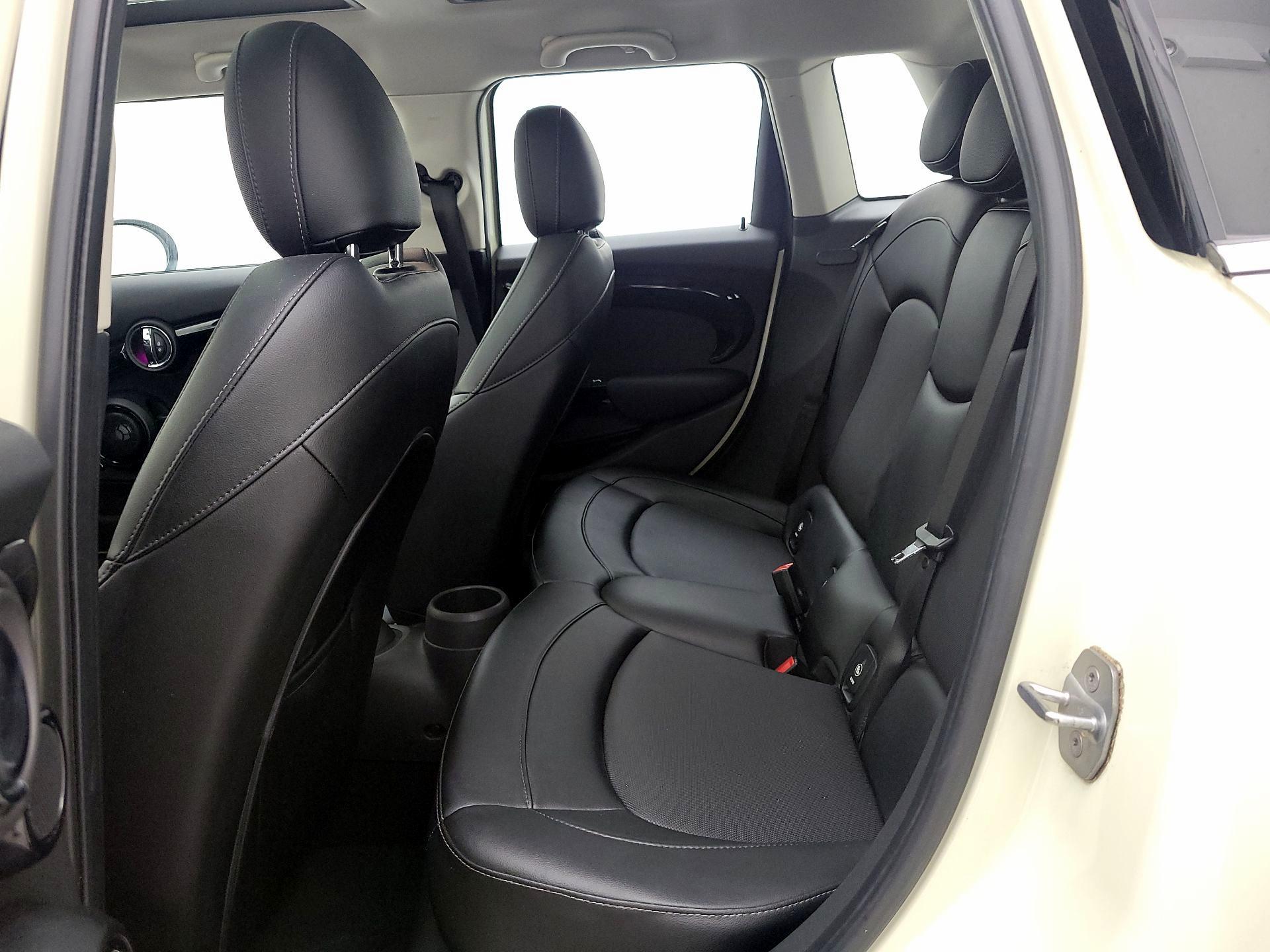 Thumbnail: 2016 MINI Cooper Hardtop - 17