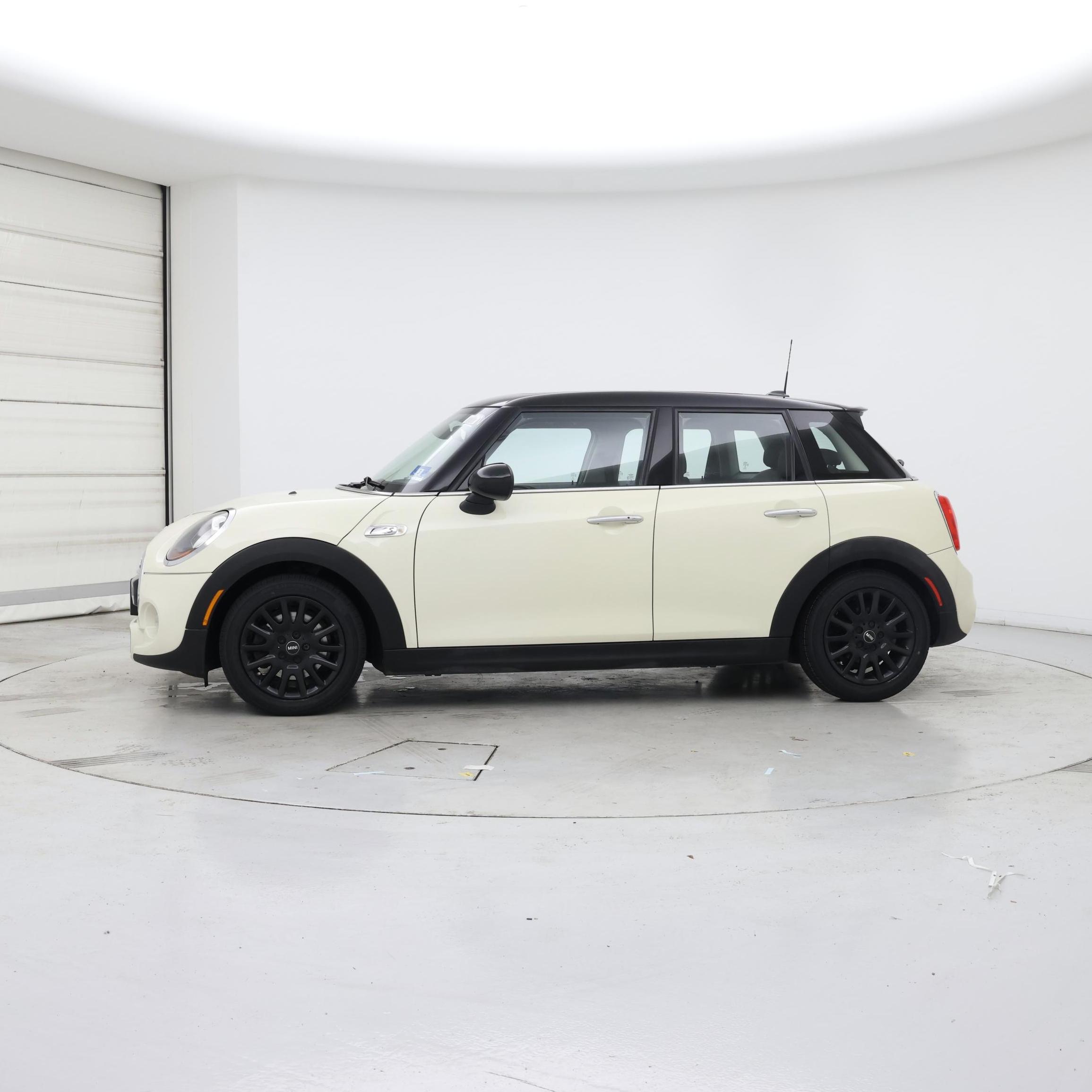 Thumbnail: 2016 MINI Cooper Hardtop - 3