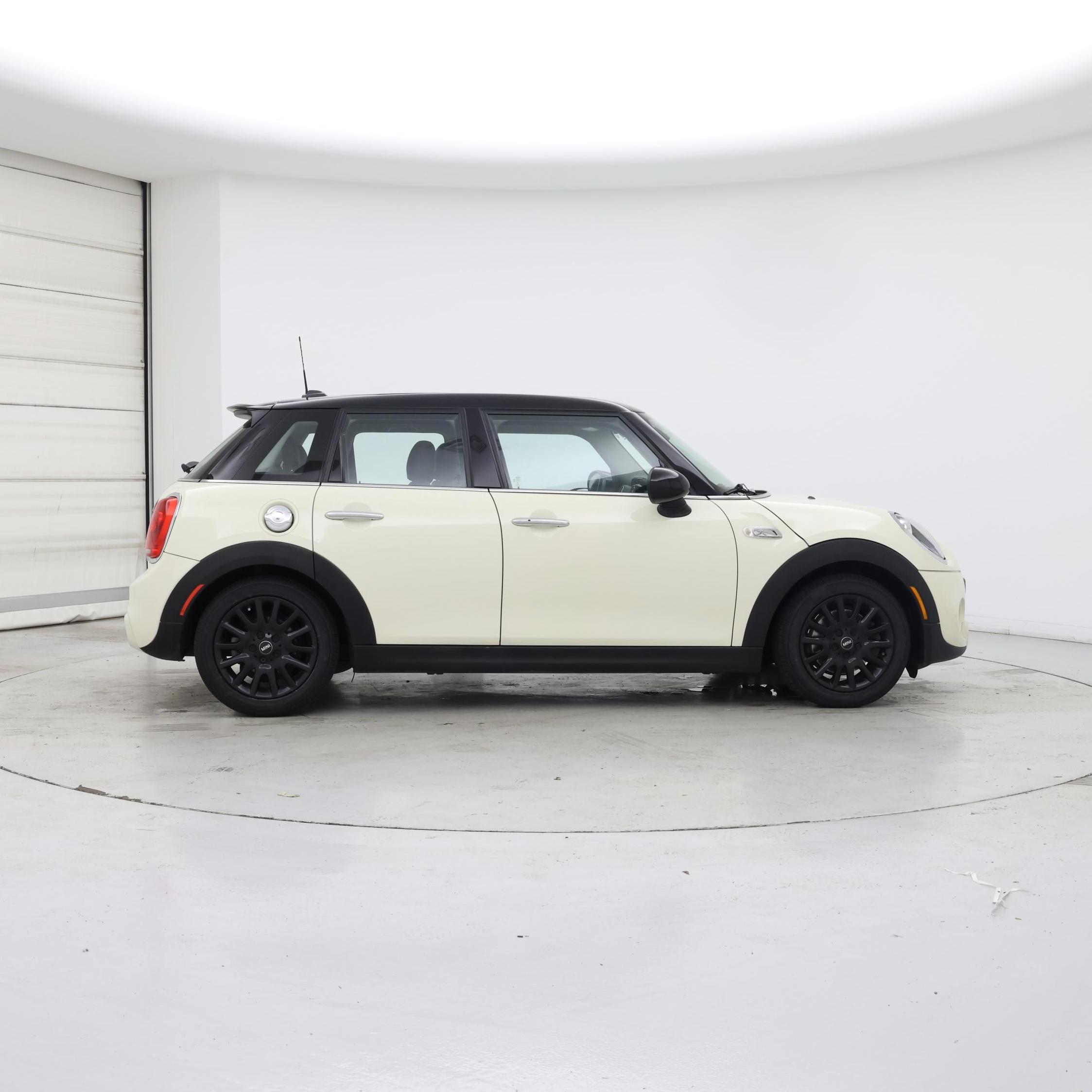 Thumbnail: 2016 MINI Cooper Hardtop - 7