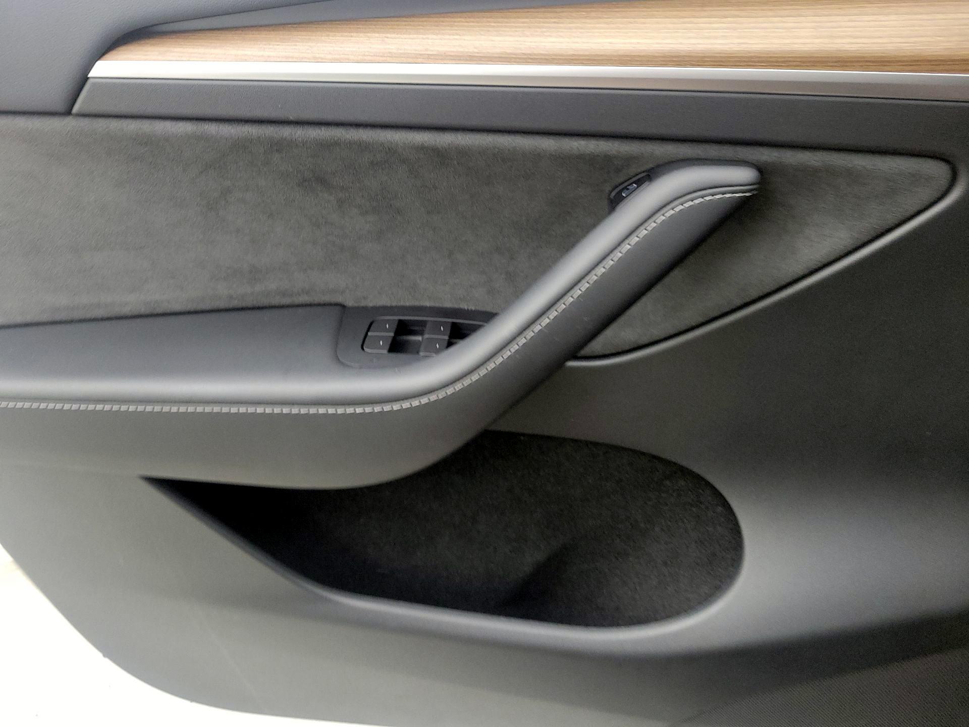 Thumbnail: 2023 Tesla Model Y - 12