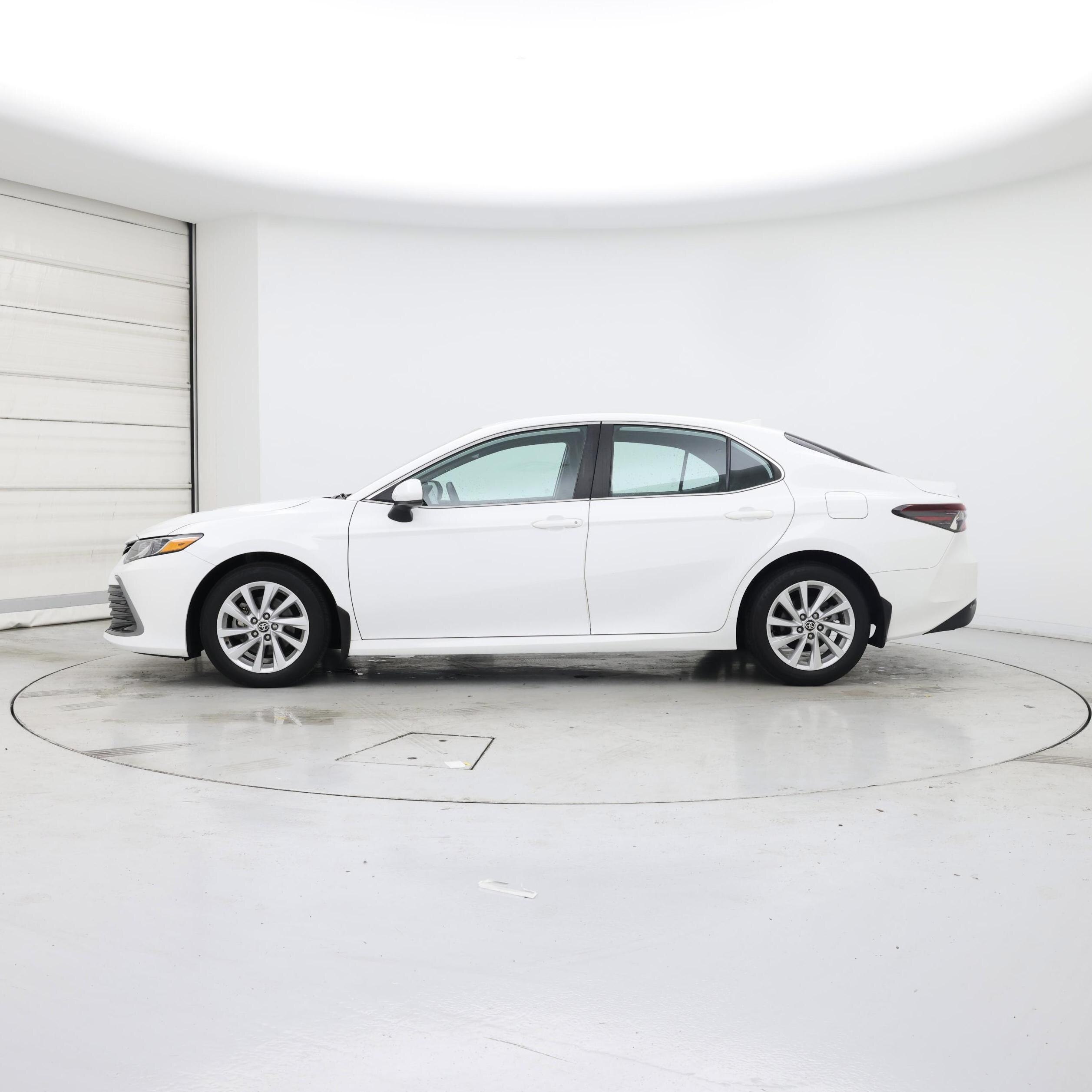 Thumbnail: 2022 Toyota Camry - 3