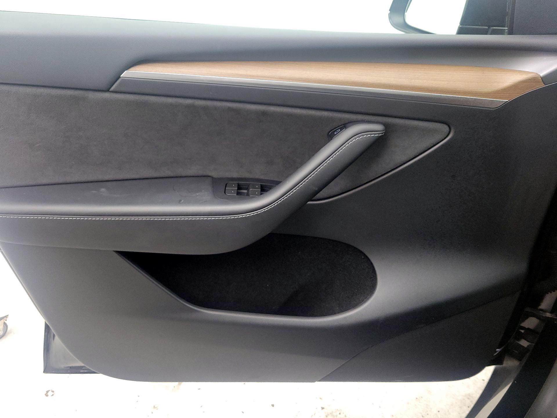 Thumbnail: 2023 Tesla Model Y - 12