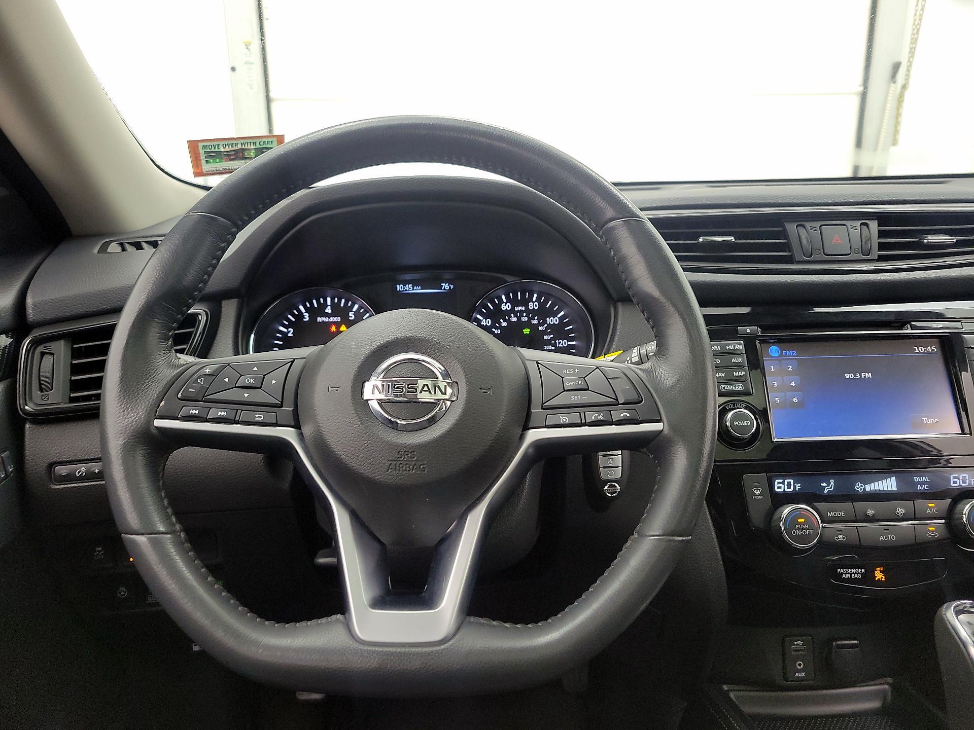 Thumbnail: 2017 Nissan Rogue - 10
