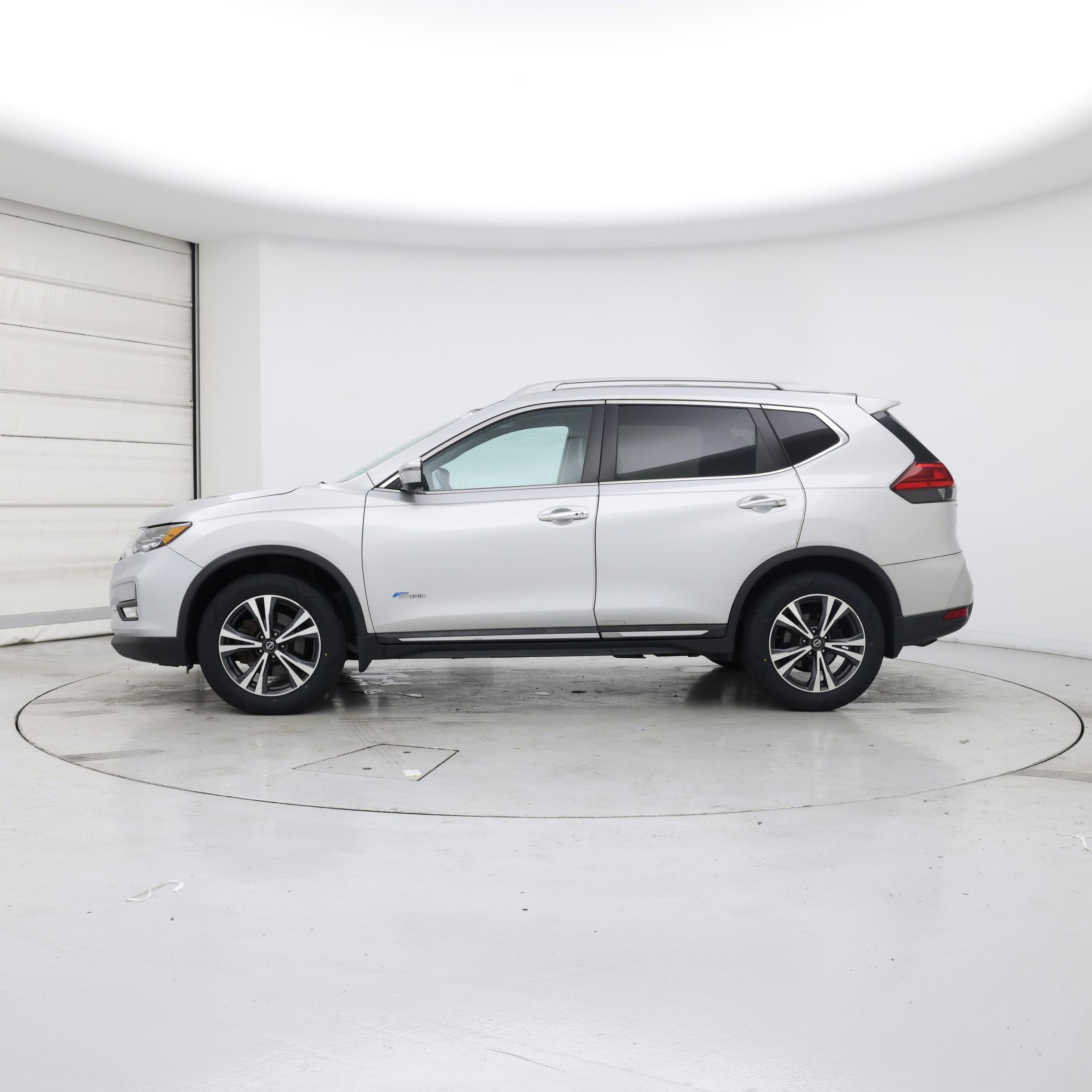 Thumbnail: 2017 Nissan Rogue - 3