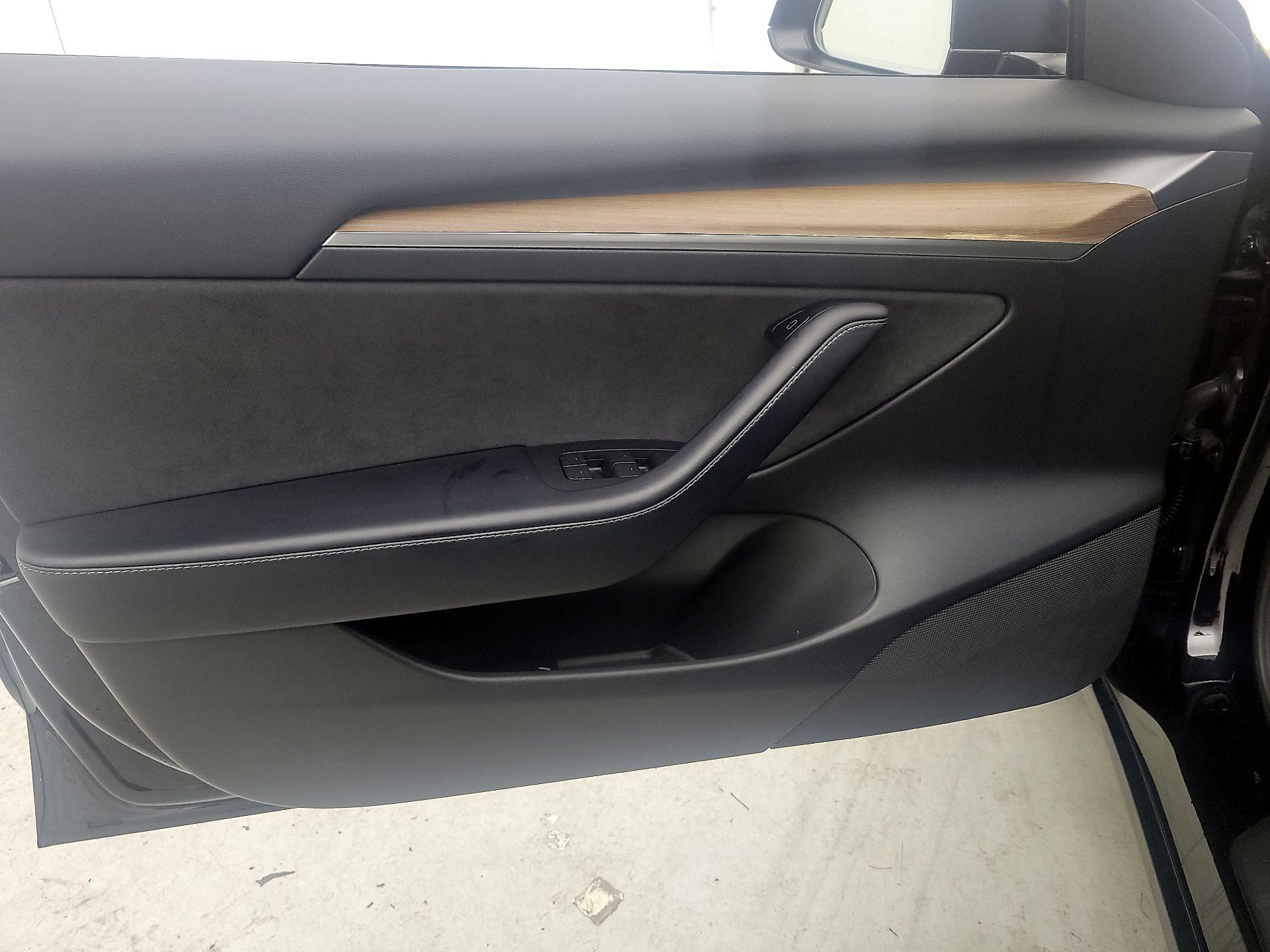 Thumbnail: 2022 Tesla Model 3 - 12